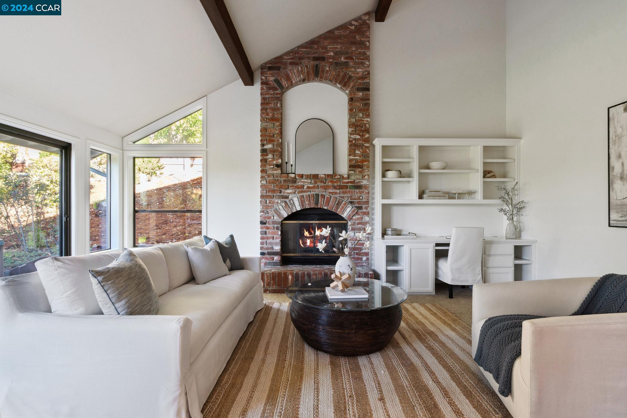 320 Paraiso Dr