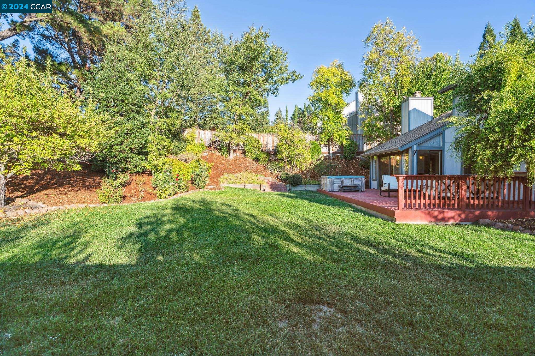 320 Paraiso Dr