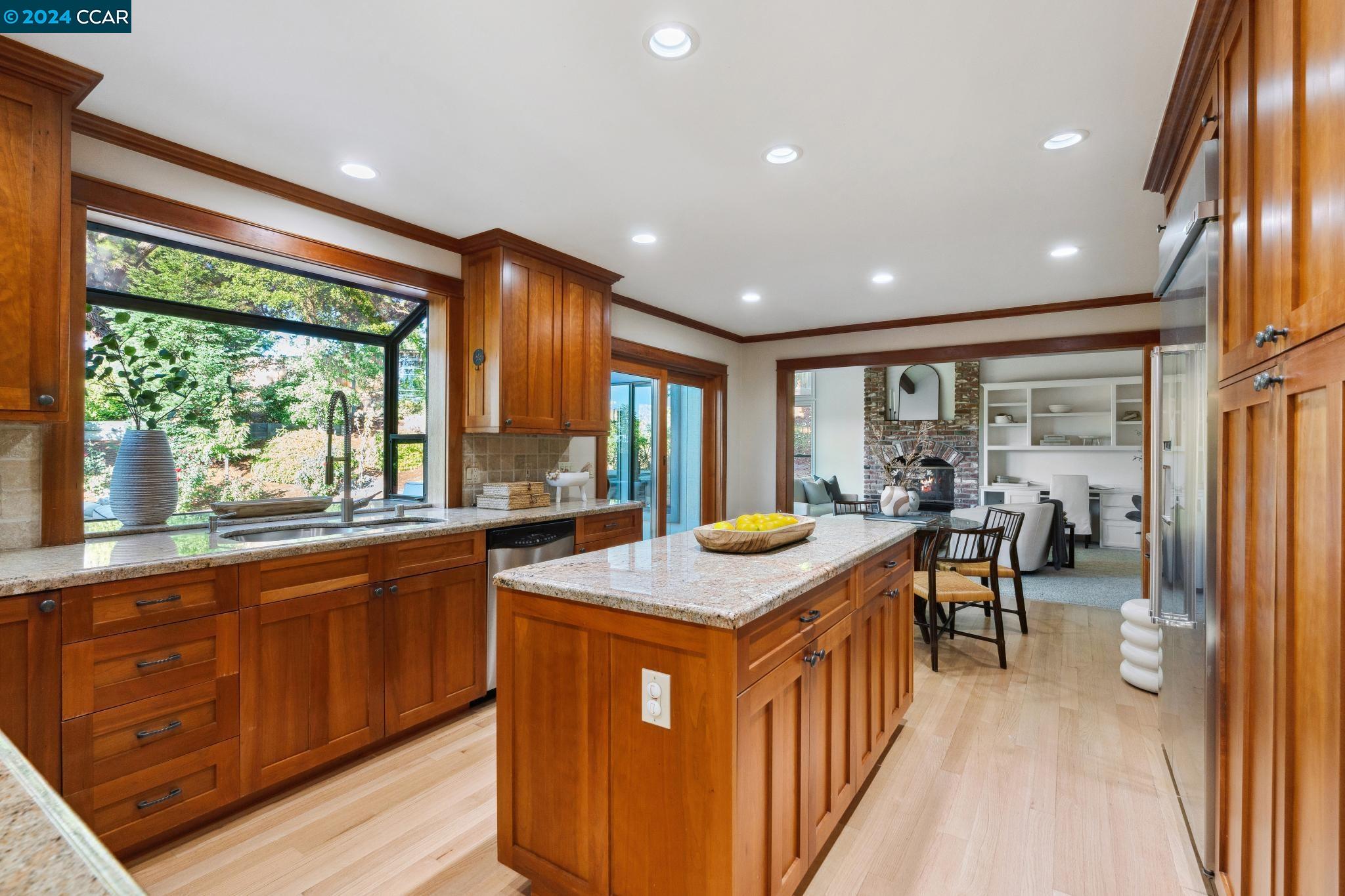 320 Paraiso Dr