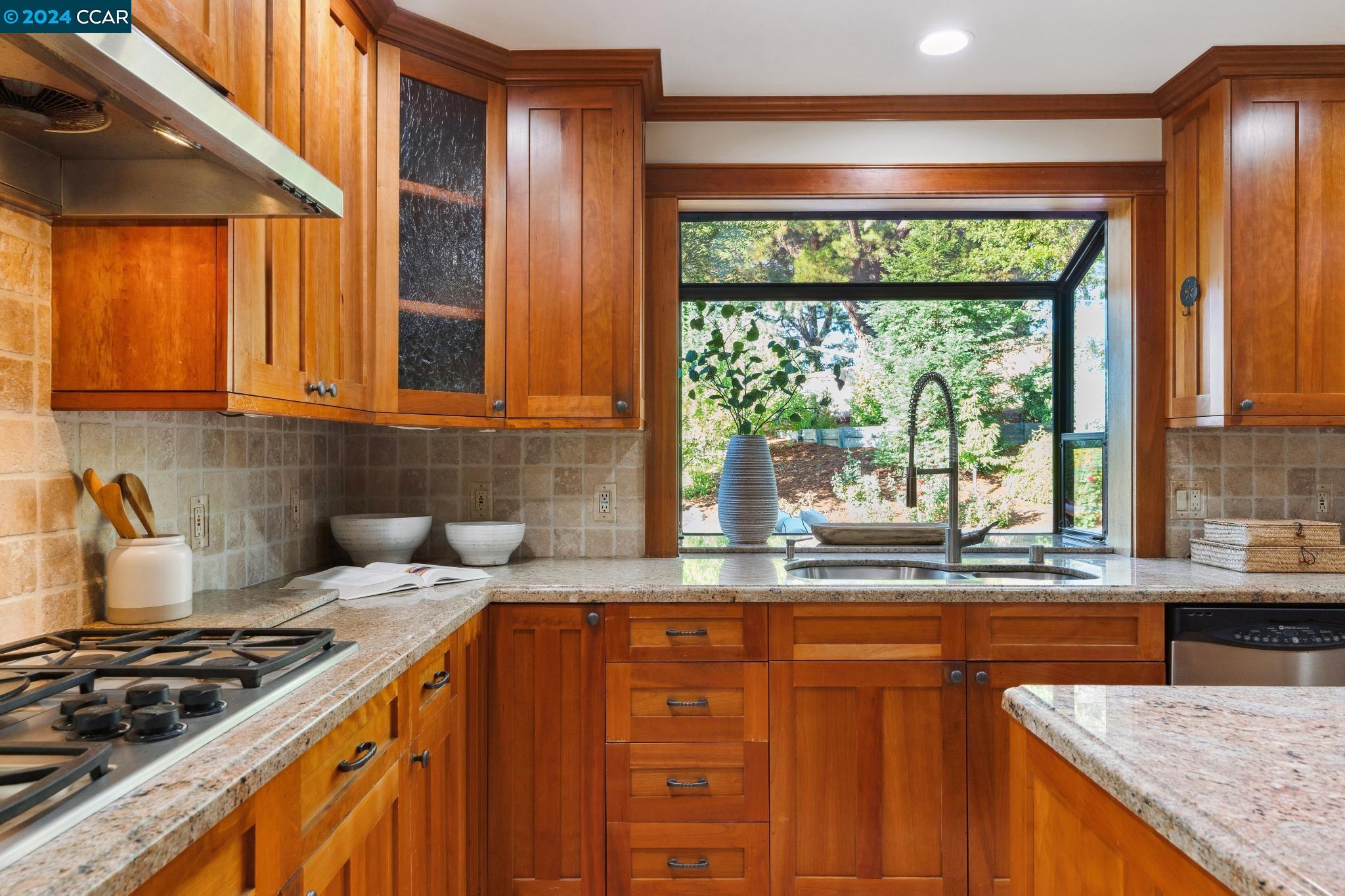 320 Paraiso Dr