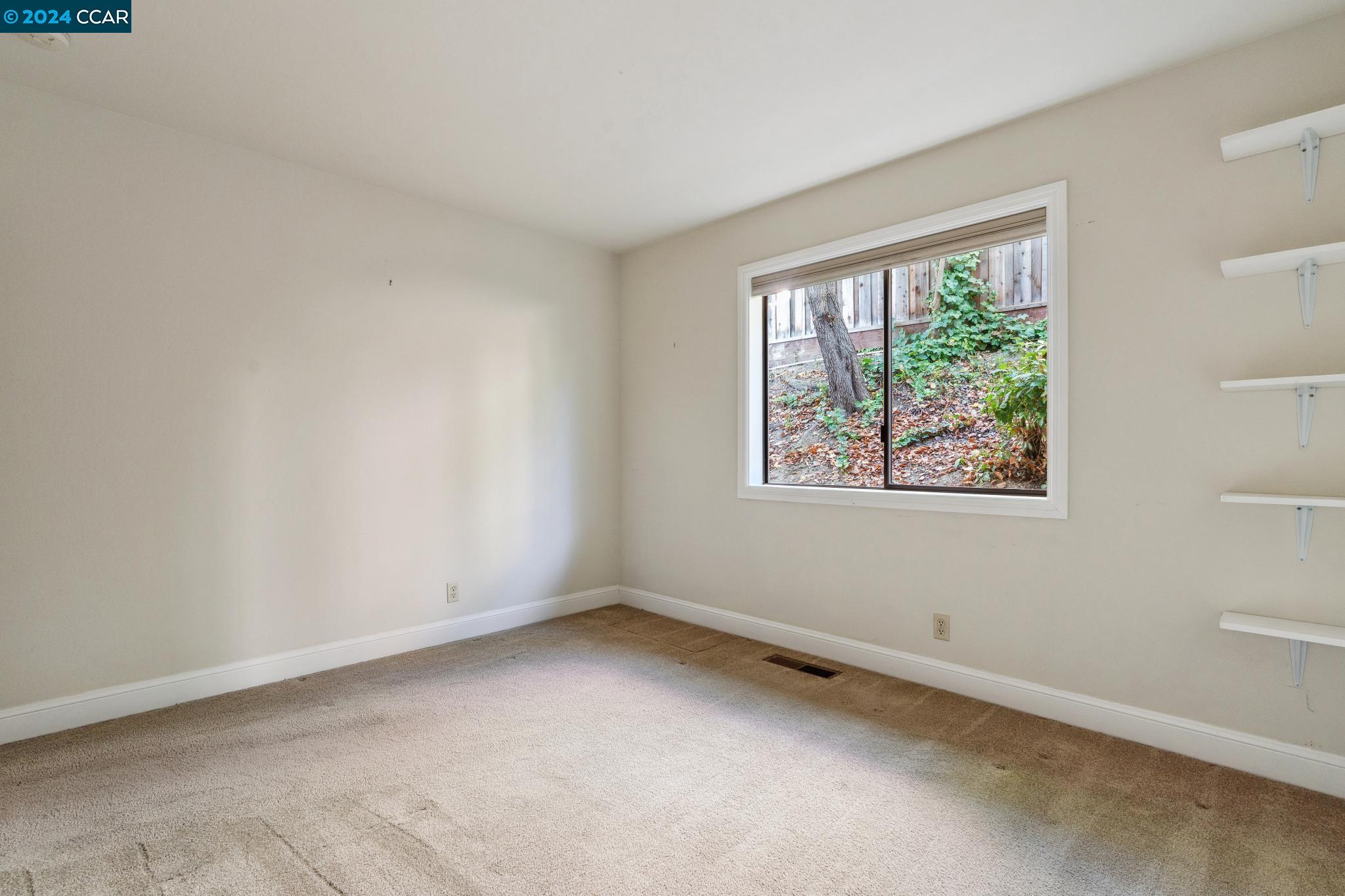 320 Paraiso Dr