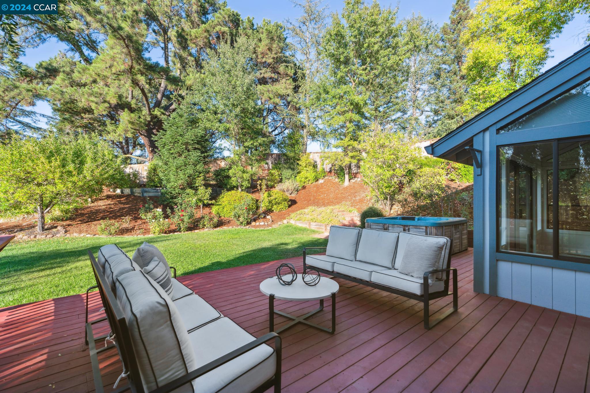 320 Paraiso Dr