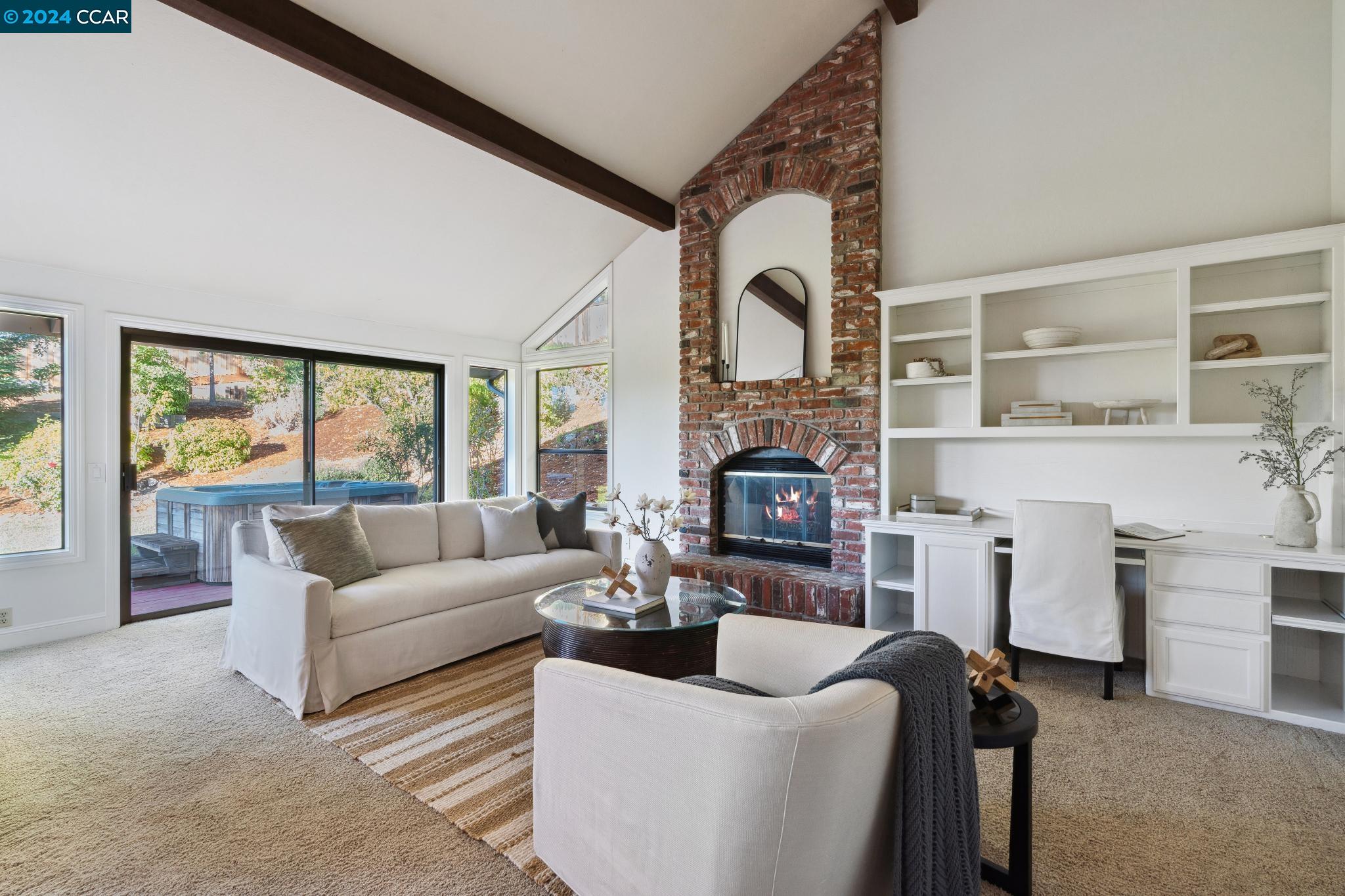 320 Paraiso Dr
