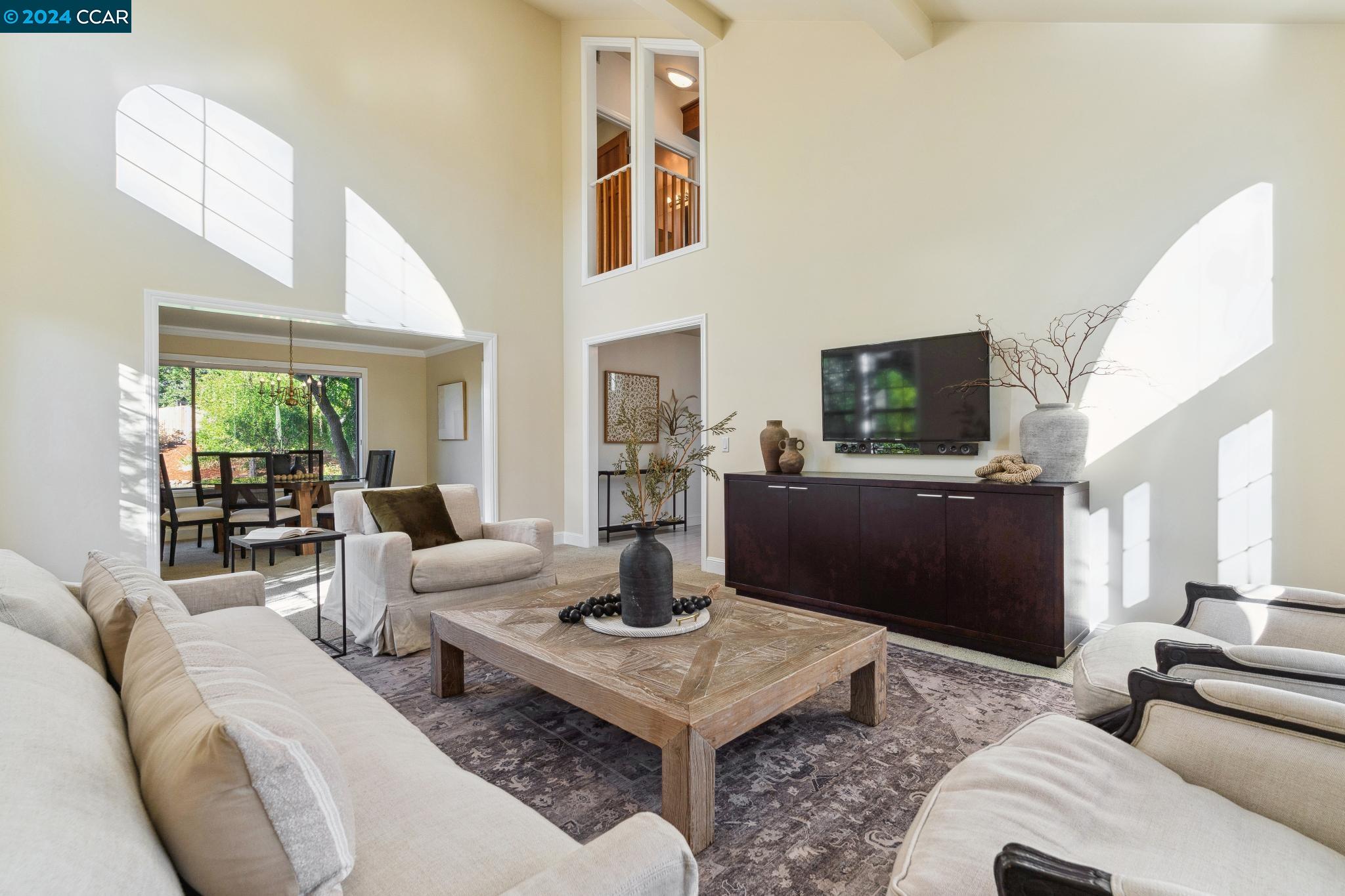 320 Paraiso Dr