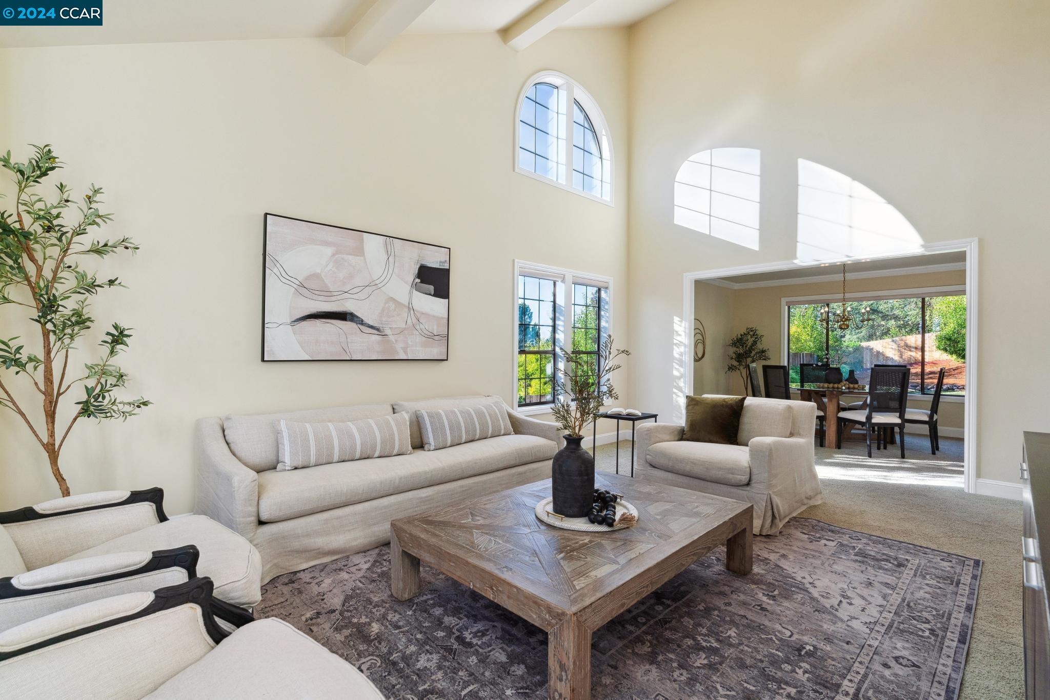 320 Paraiso Dr