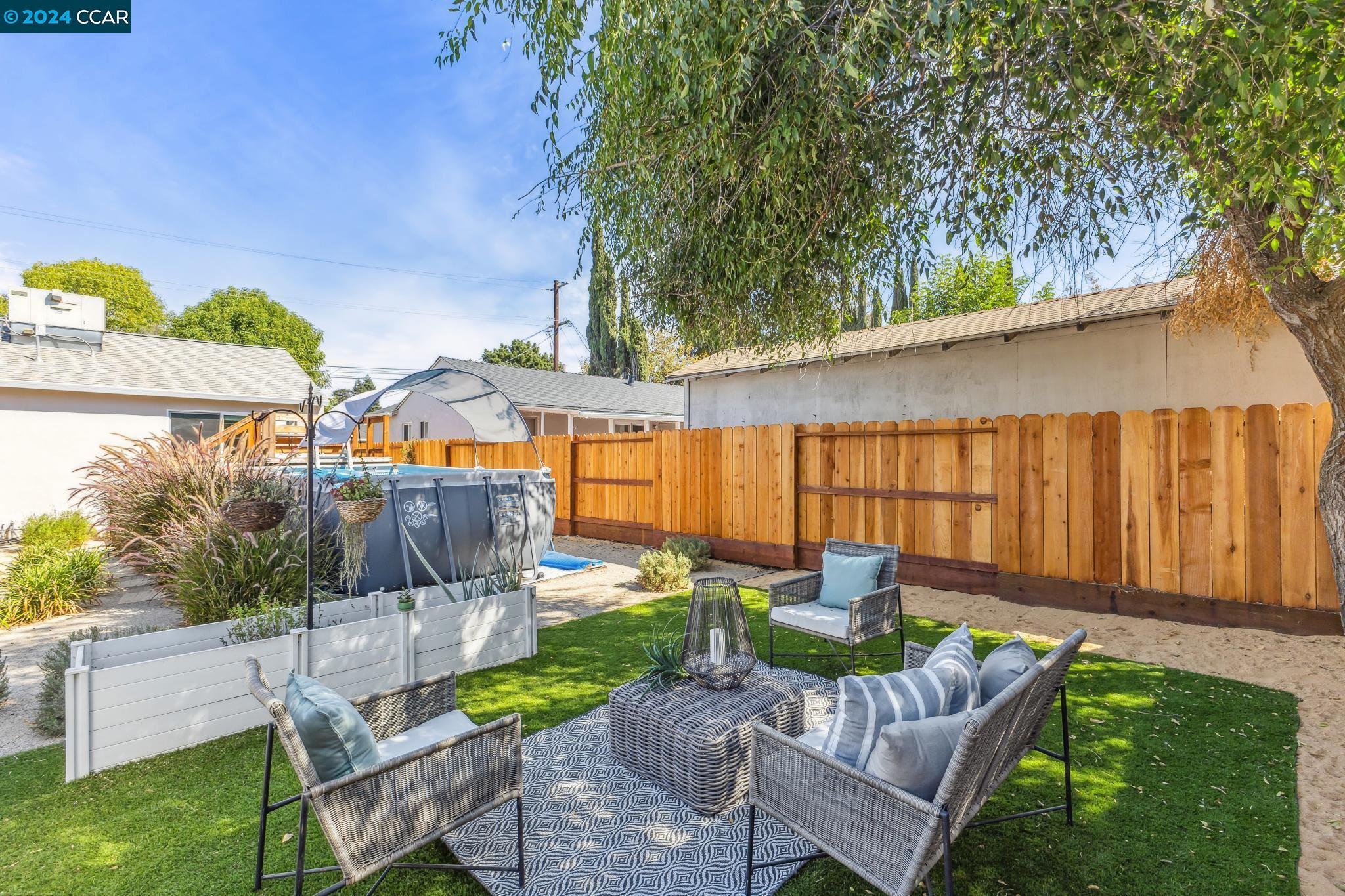 2444 Mountain View Dr