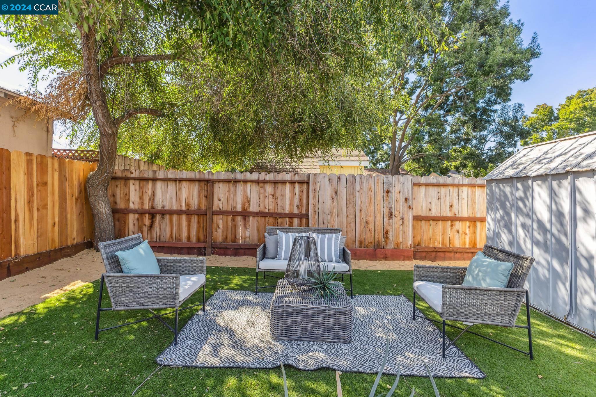 2444 Mountain View Dr