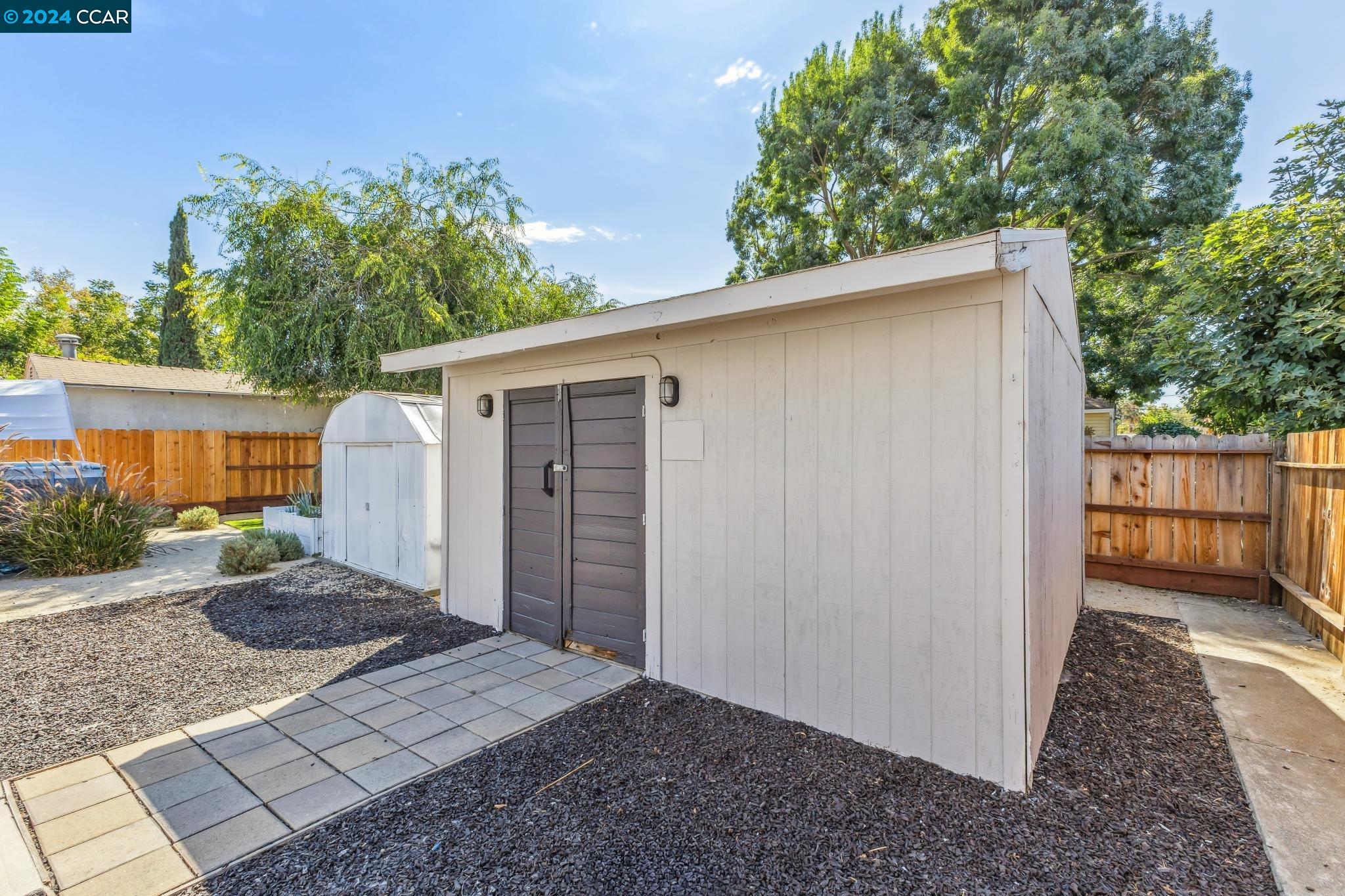 2444 Mountain View Dr