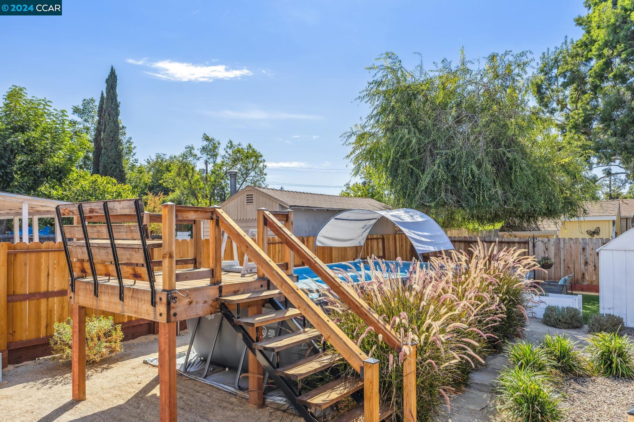 2444 Mountain View Dr
