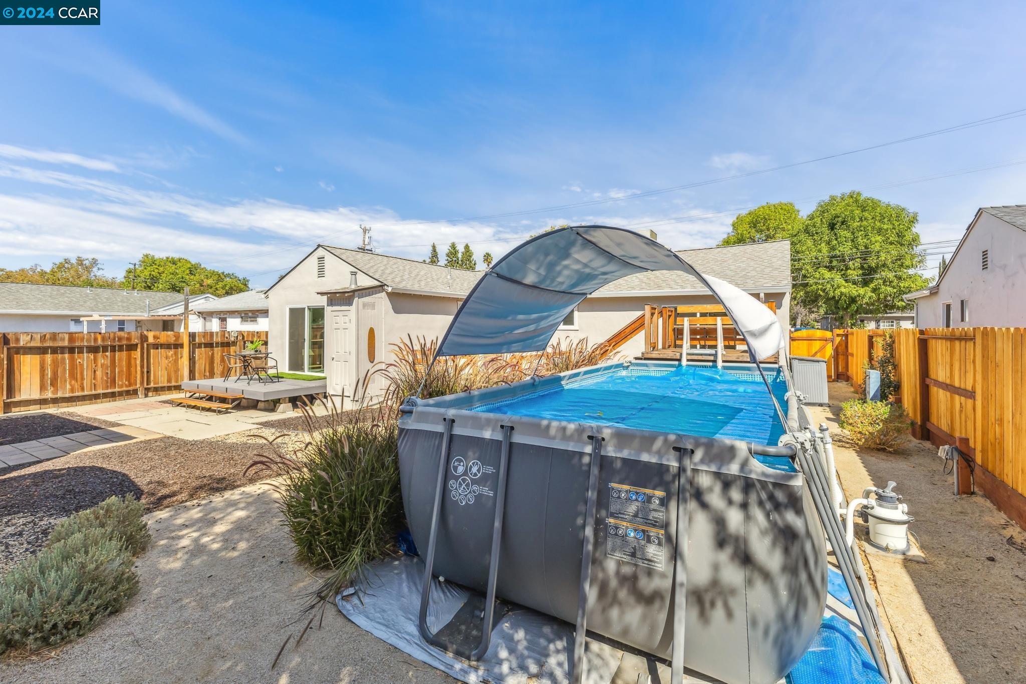 2444 Mountain View Dr
