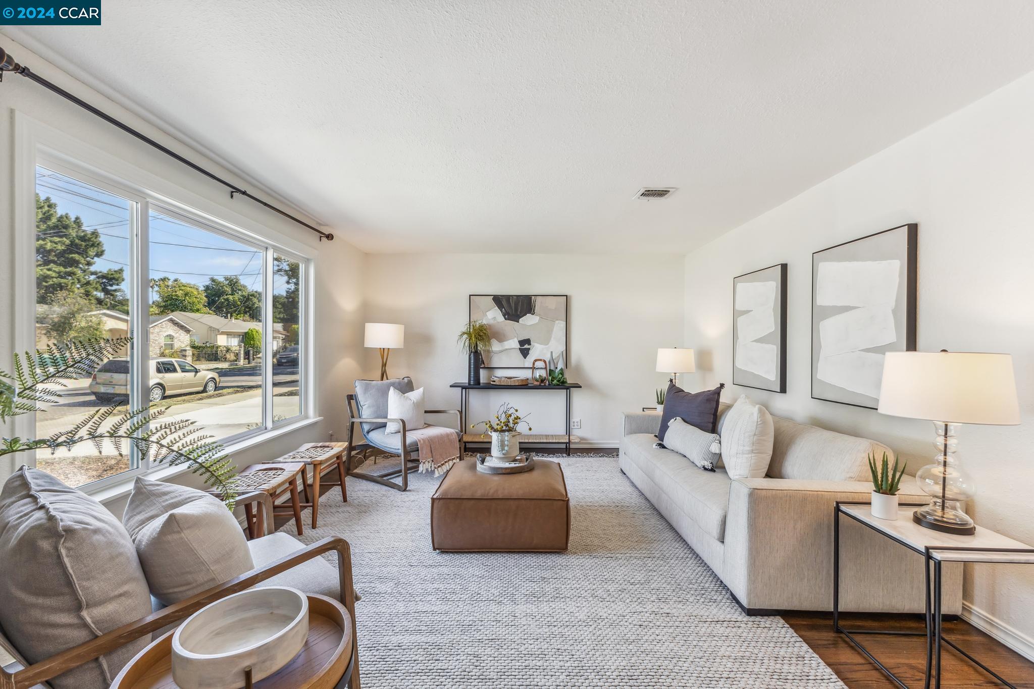 2444 Mountain View Dr