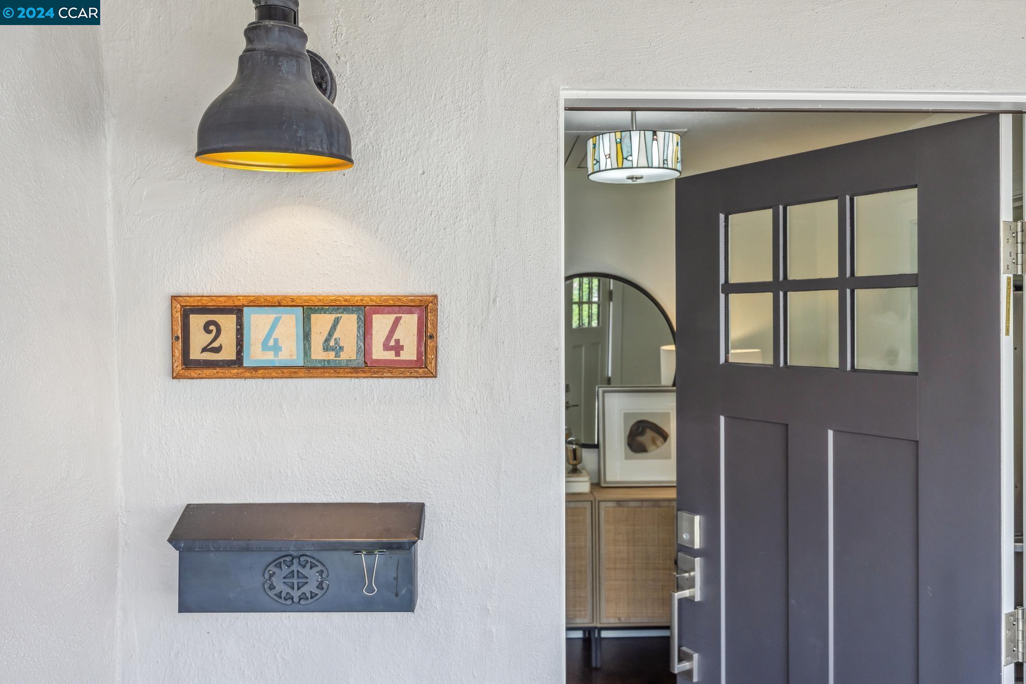 2444 Mountain View Dr