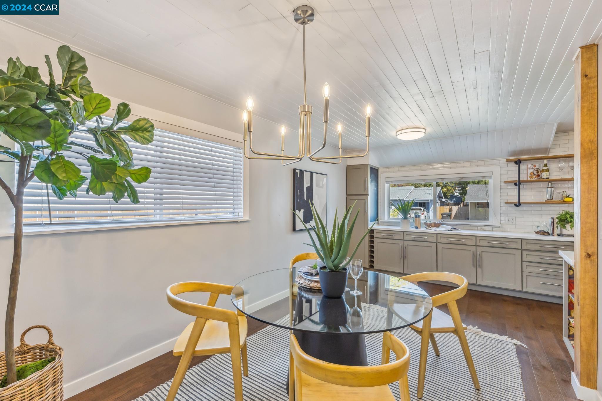 2444 Mountain View Dr