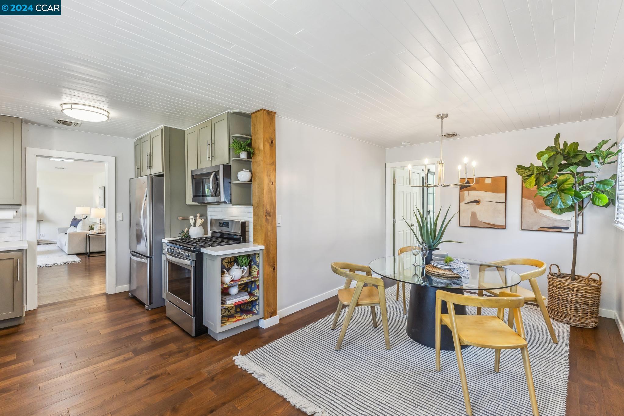 2444 Mountain View Dr