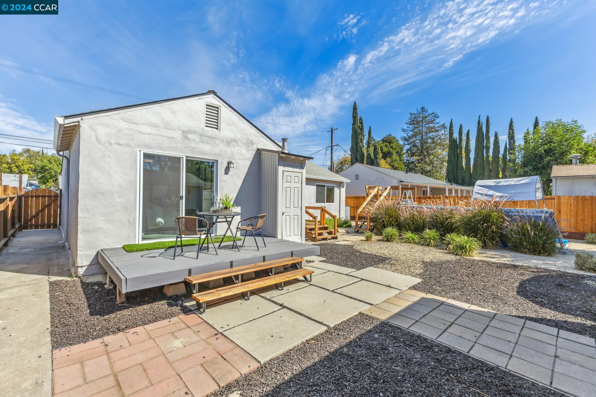 2444 Mountain View Dr