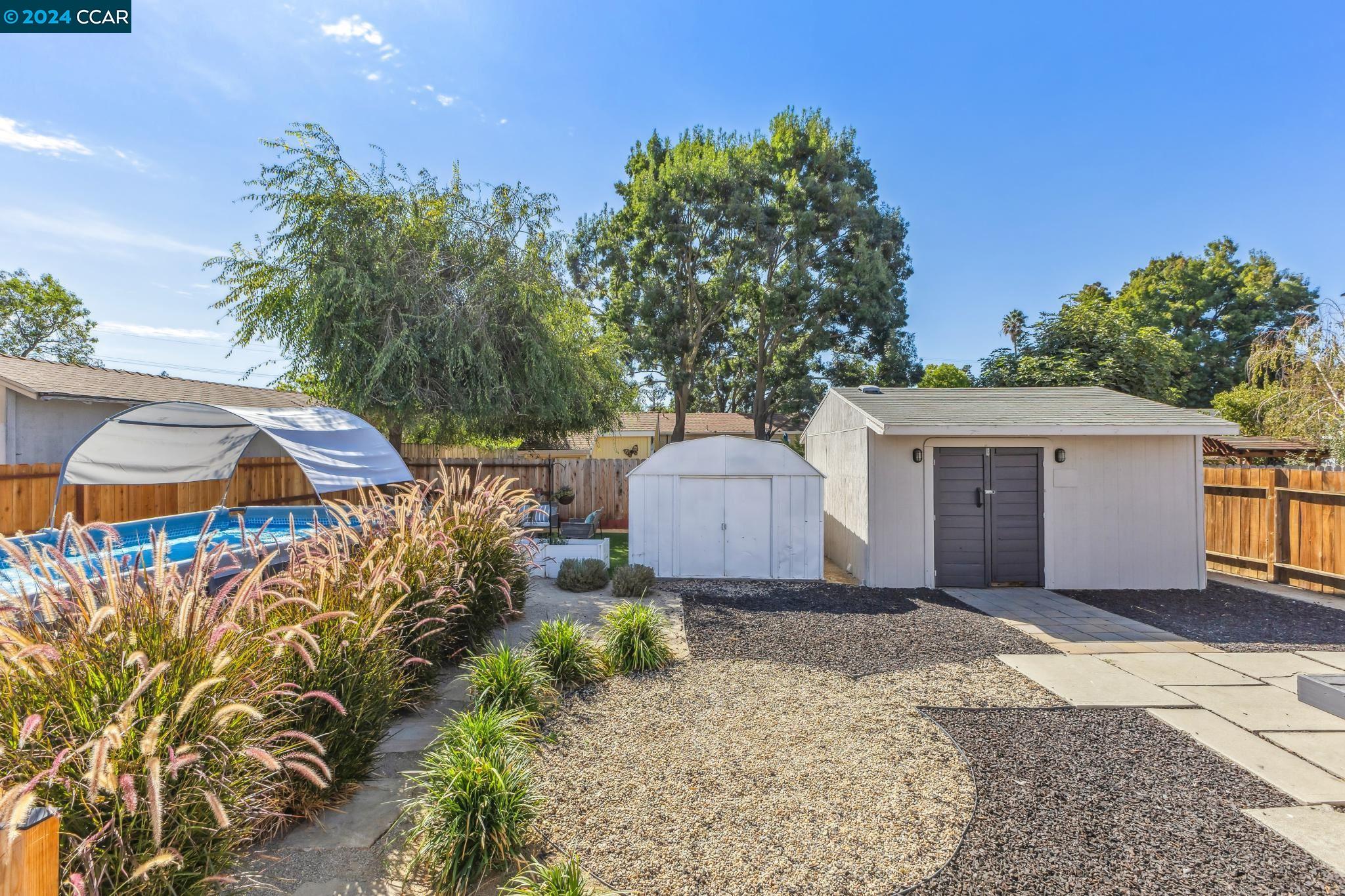 2444 Mountain View Dr