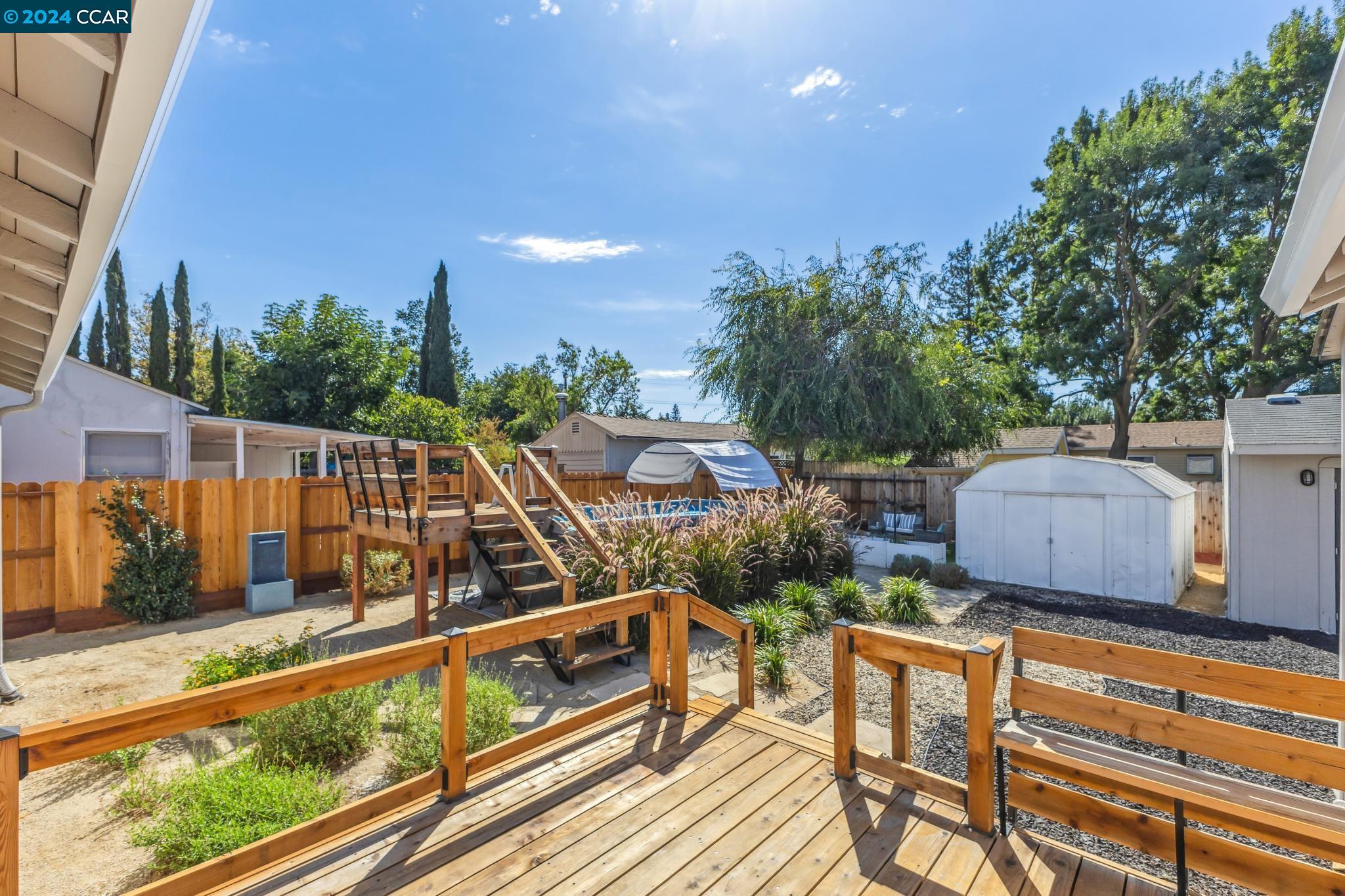 2444 Mountain View Dr