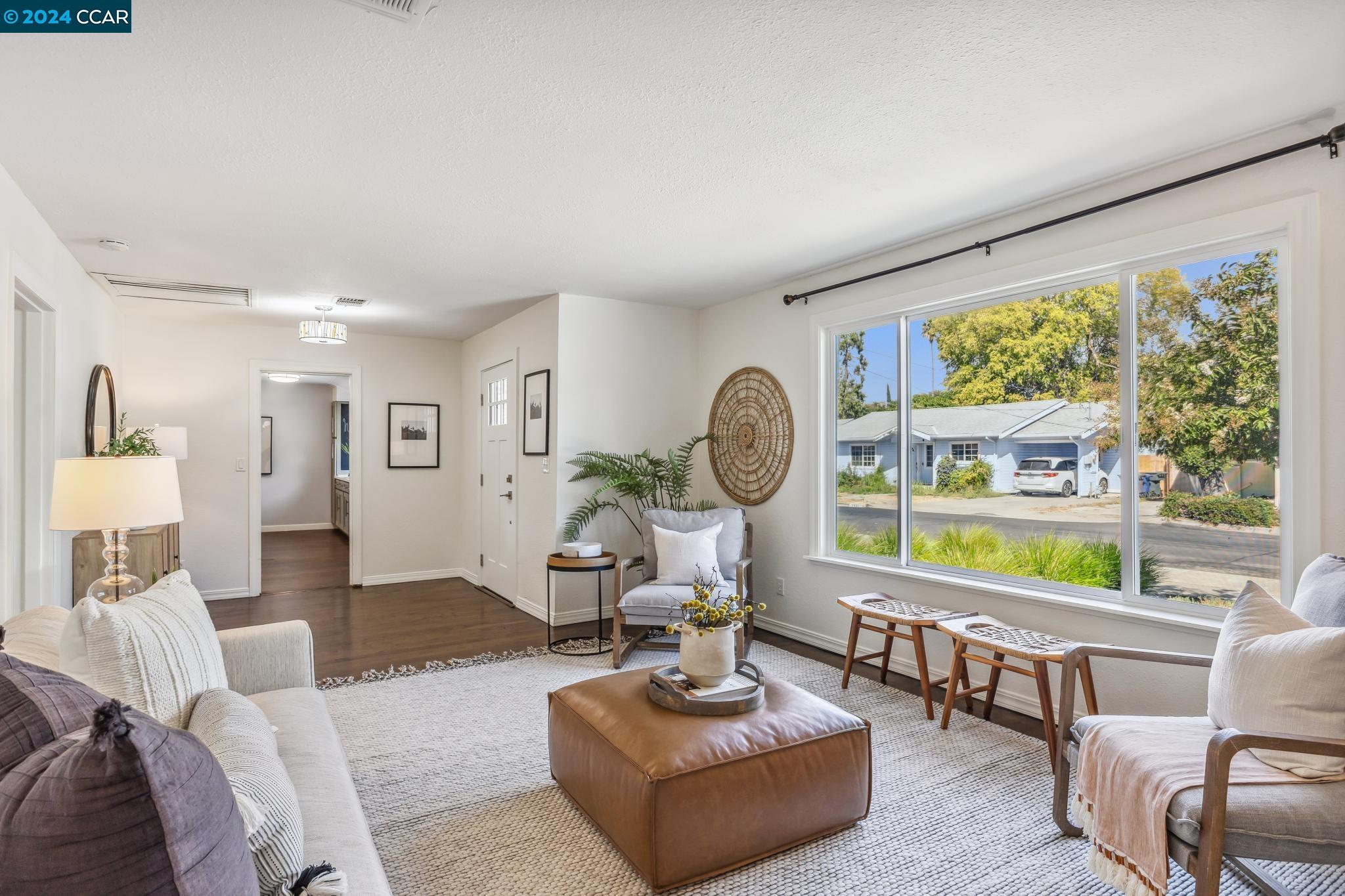 2444 Mountain View Dr
