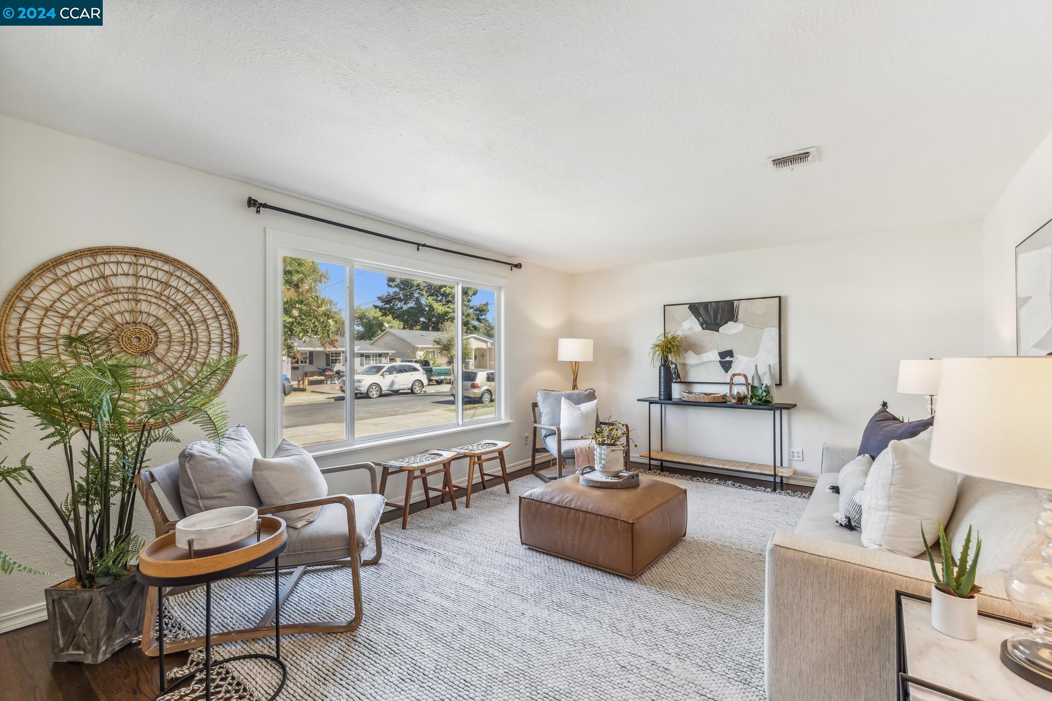 2444 Mountain View Dr