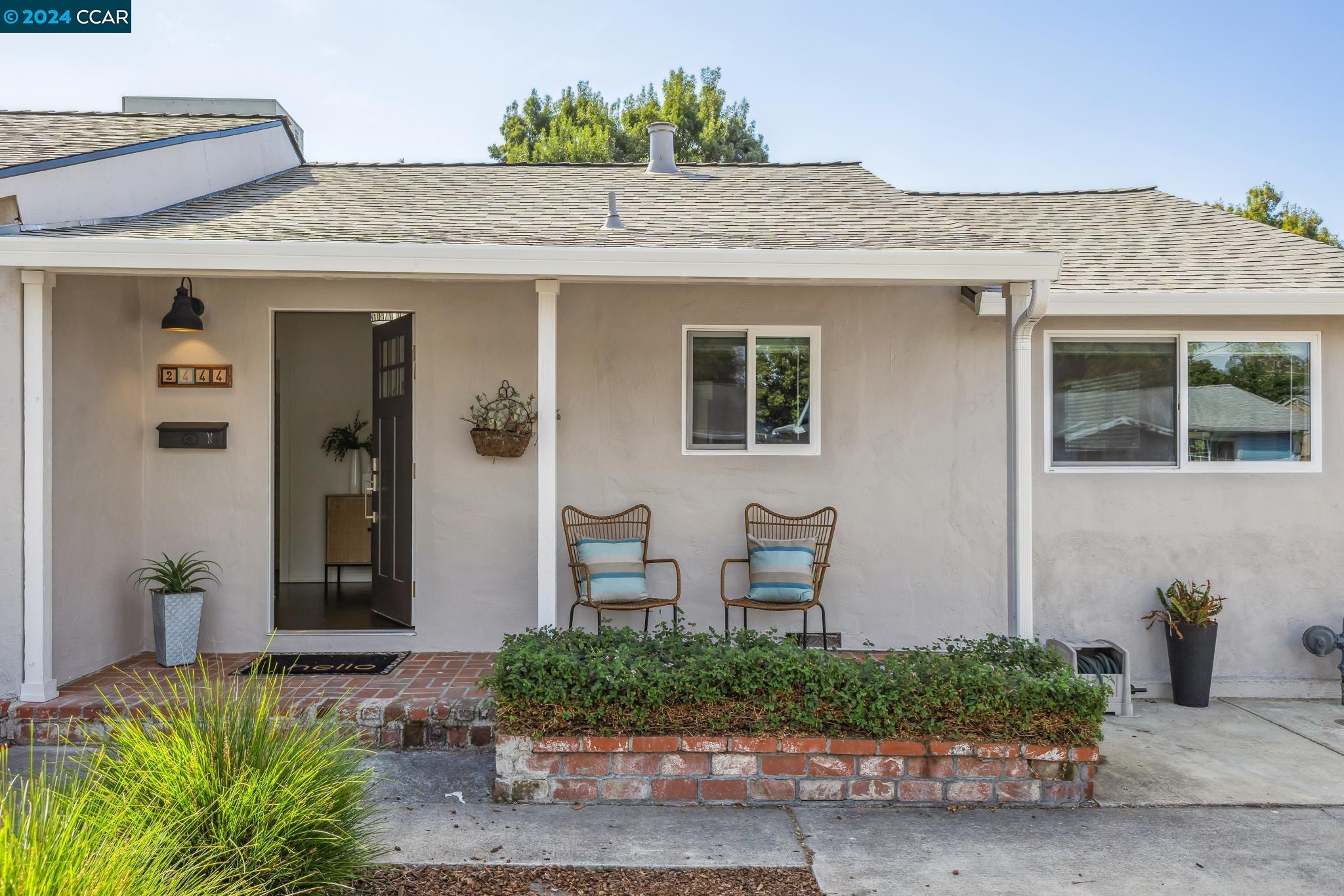 2444 Mountain View Dr
