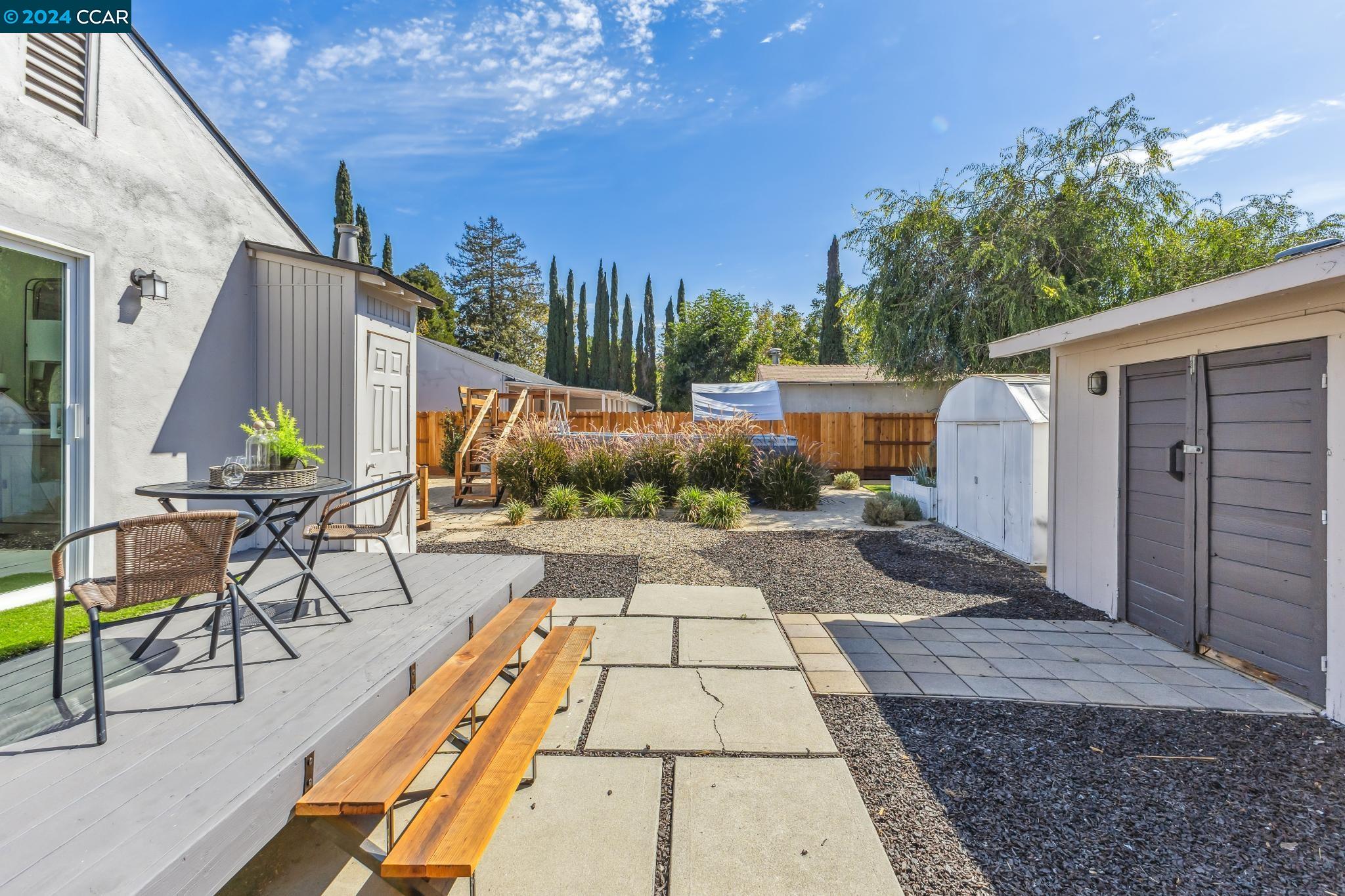 2444 Mountain View Dr