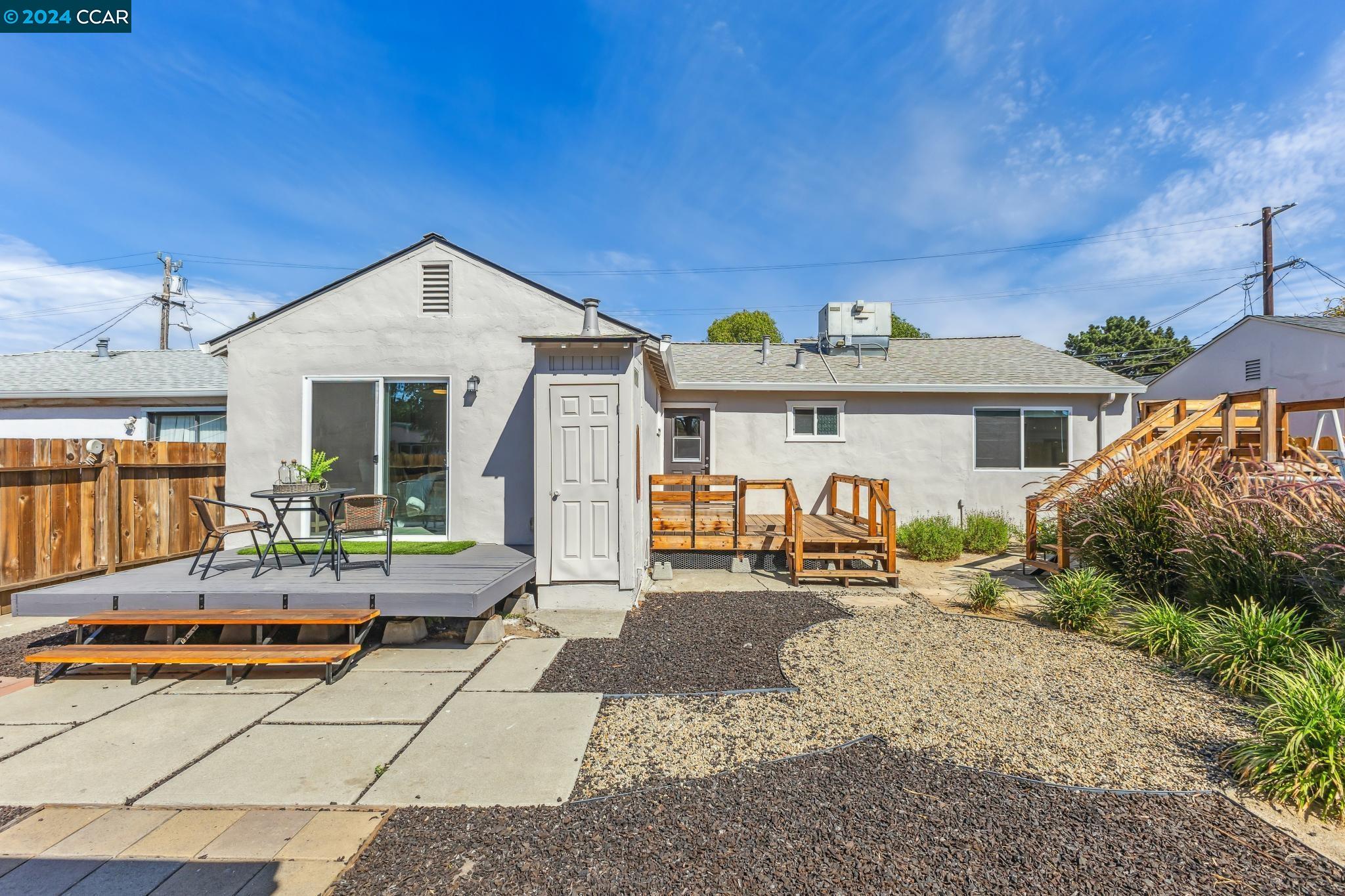 2444 Mountain View Dr