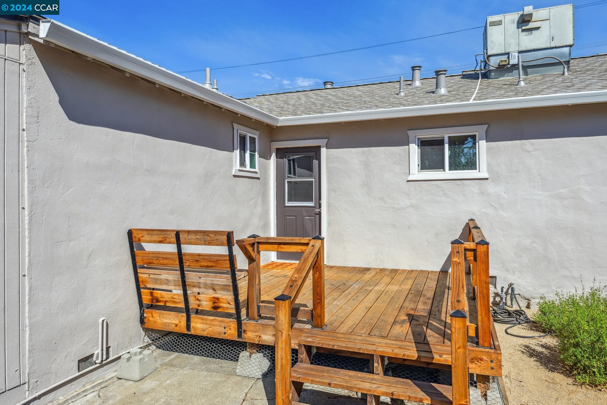 2444 Mountain View Dr