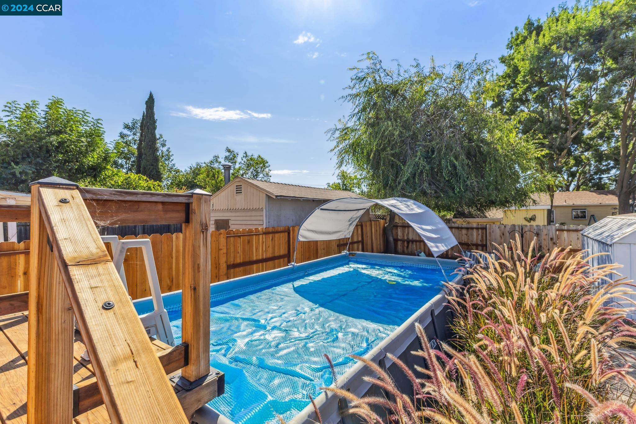 2444 Mountain View Dr