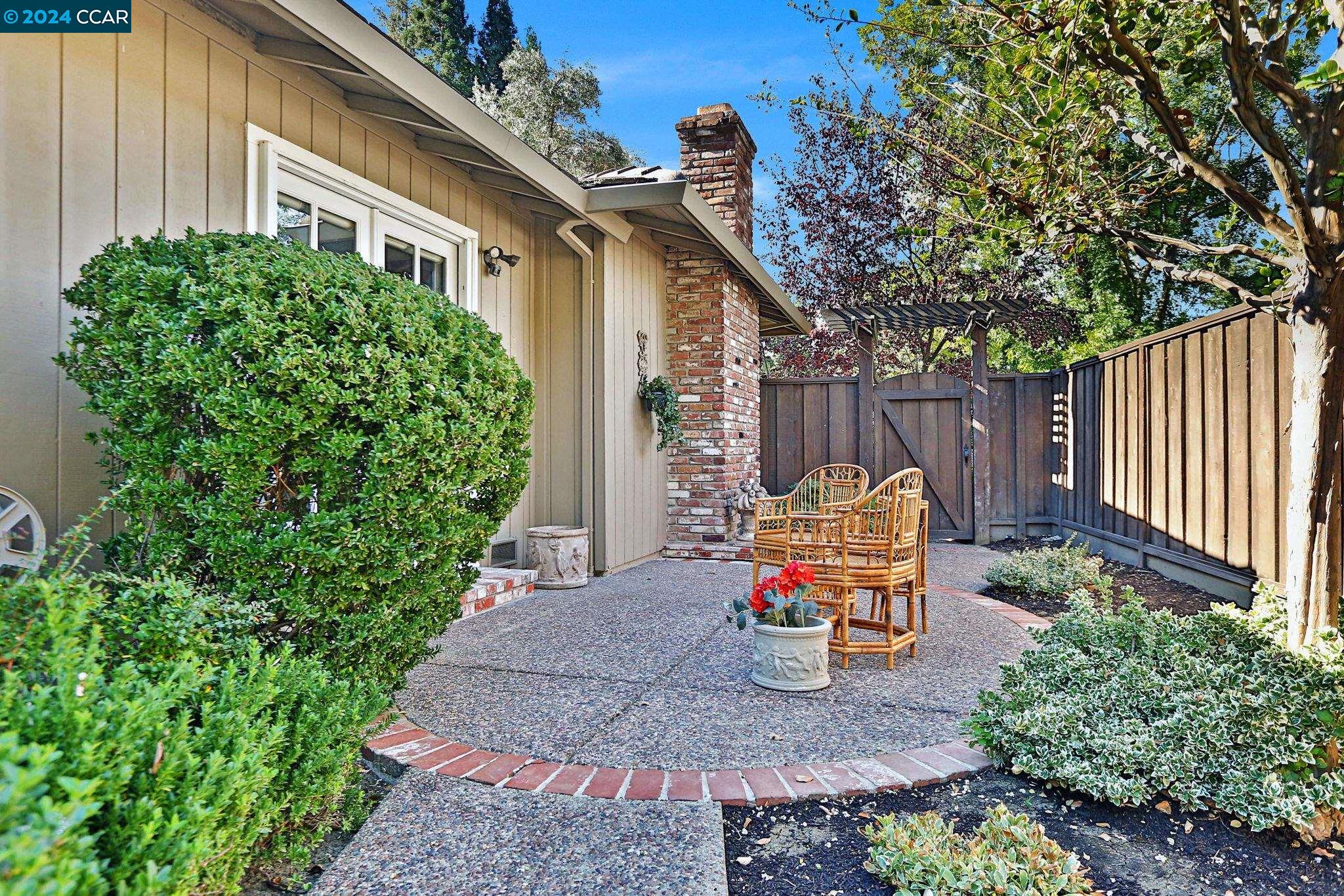 864 Richard Ln
