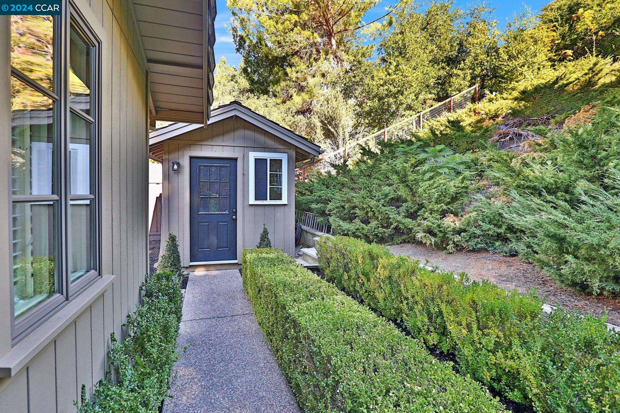 864 Richard Ln