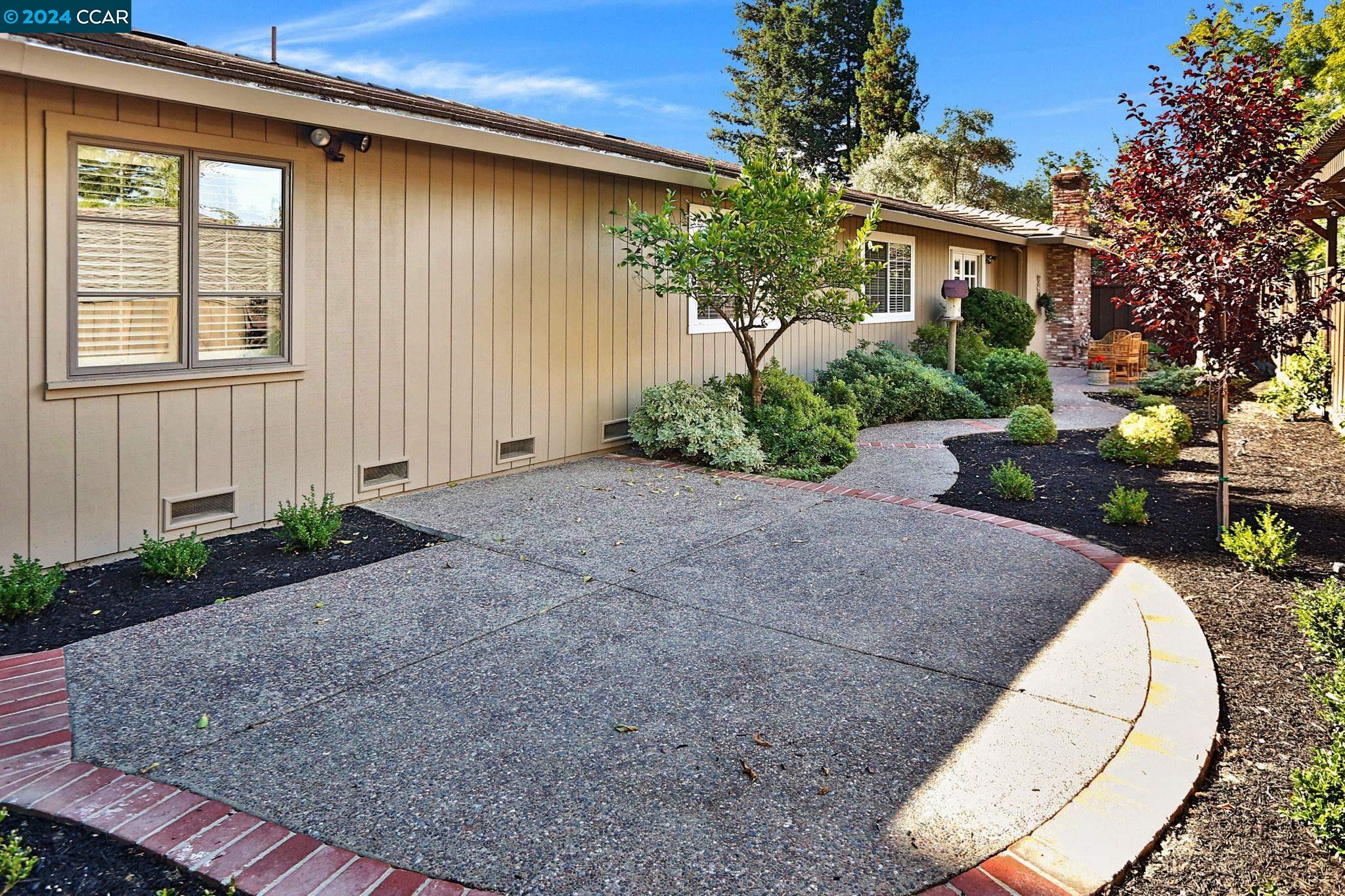 864 Richard Ln