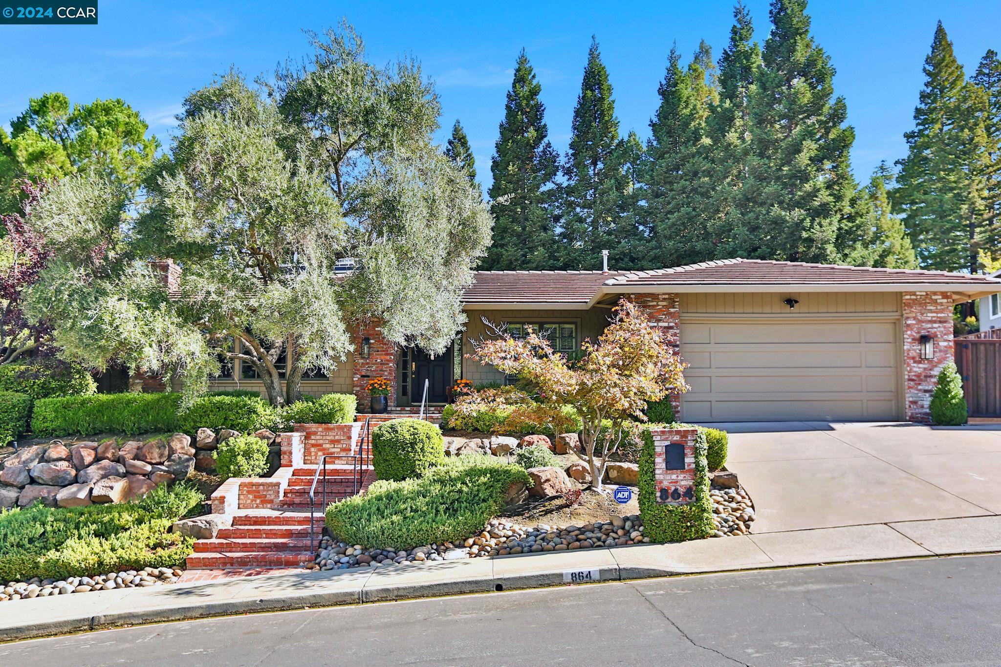864 Richard Ln