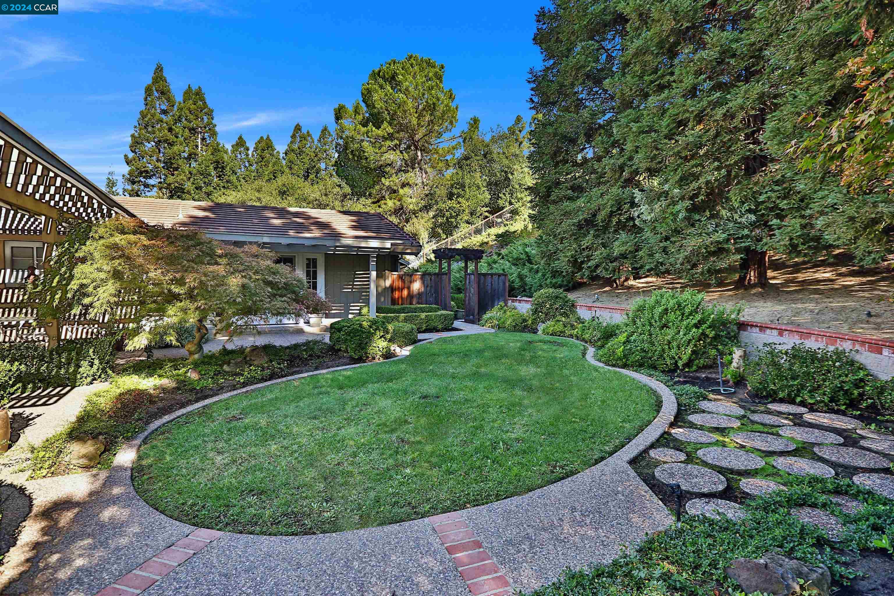 864 Richard Ln