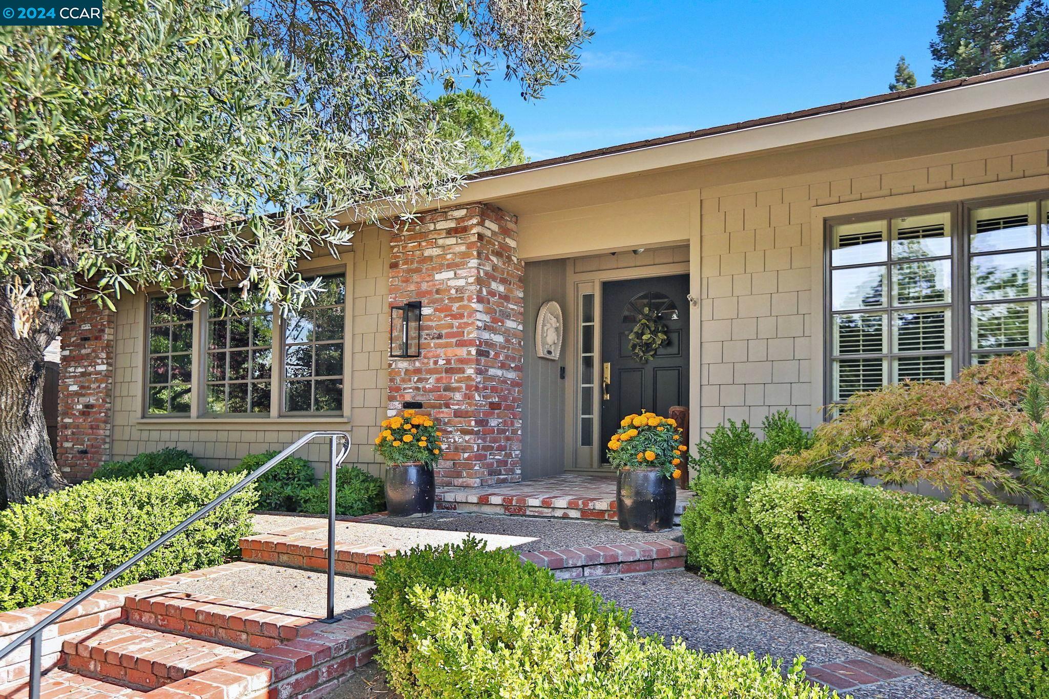 864 Richard Ln
