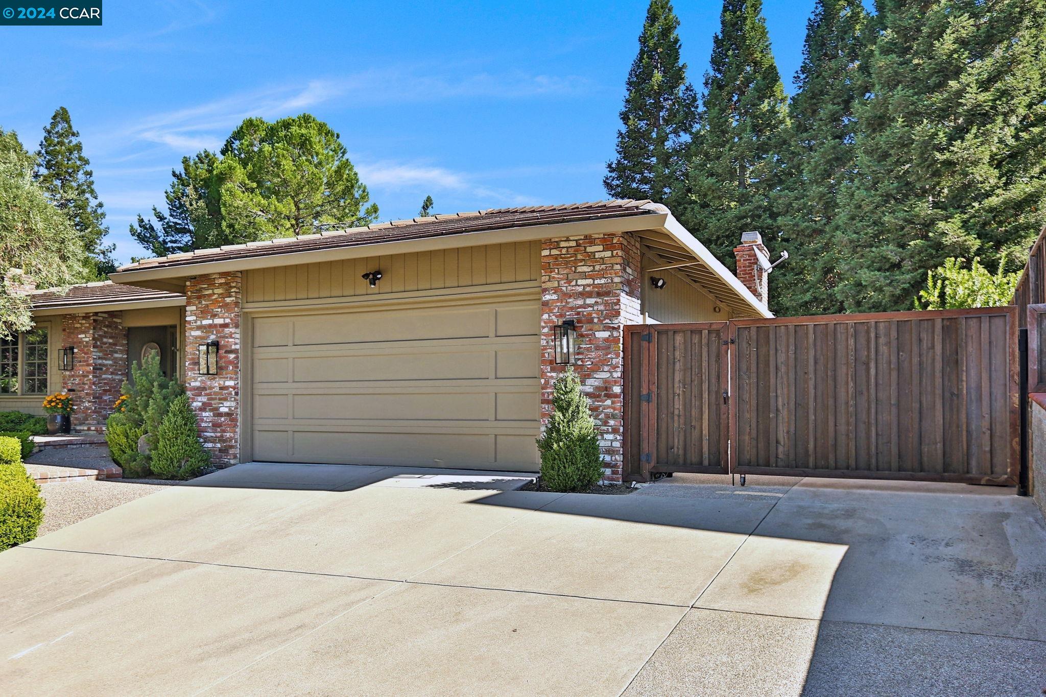 864 Richard Ln