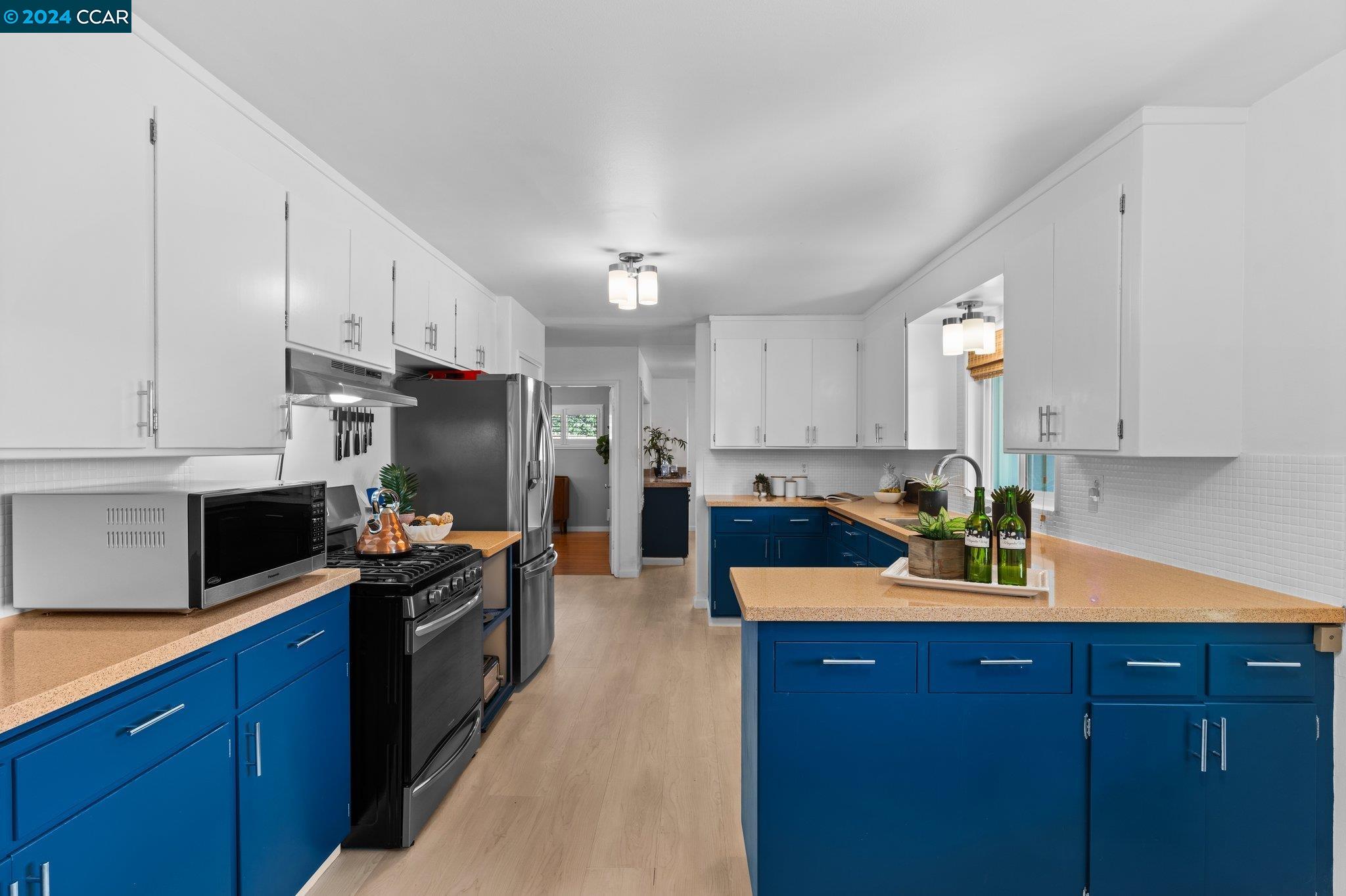 3413 El Monte Dr