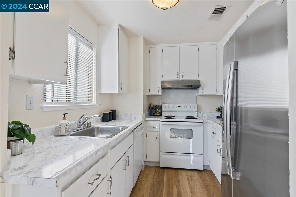 1180 Maywood Ln