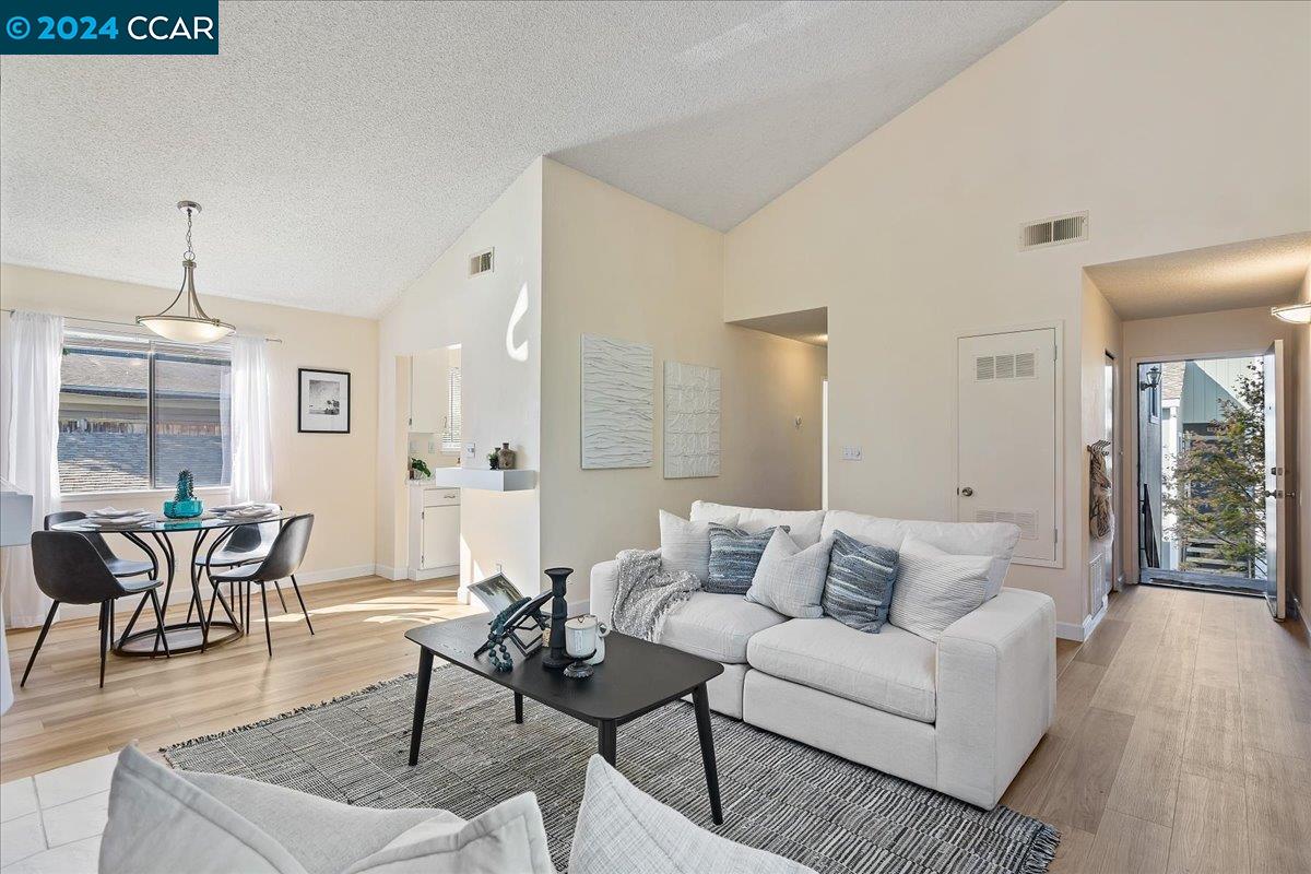 1180 Maywood Ln