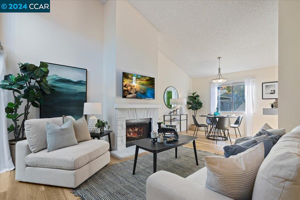1180 Maywood Ln
