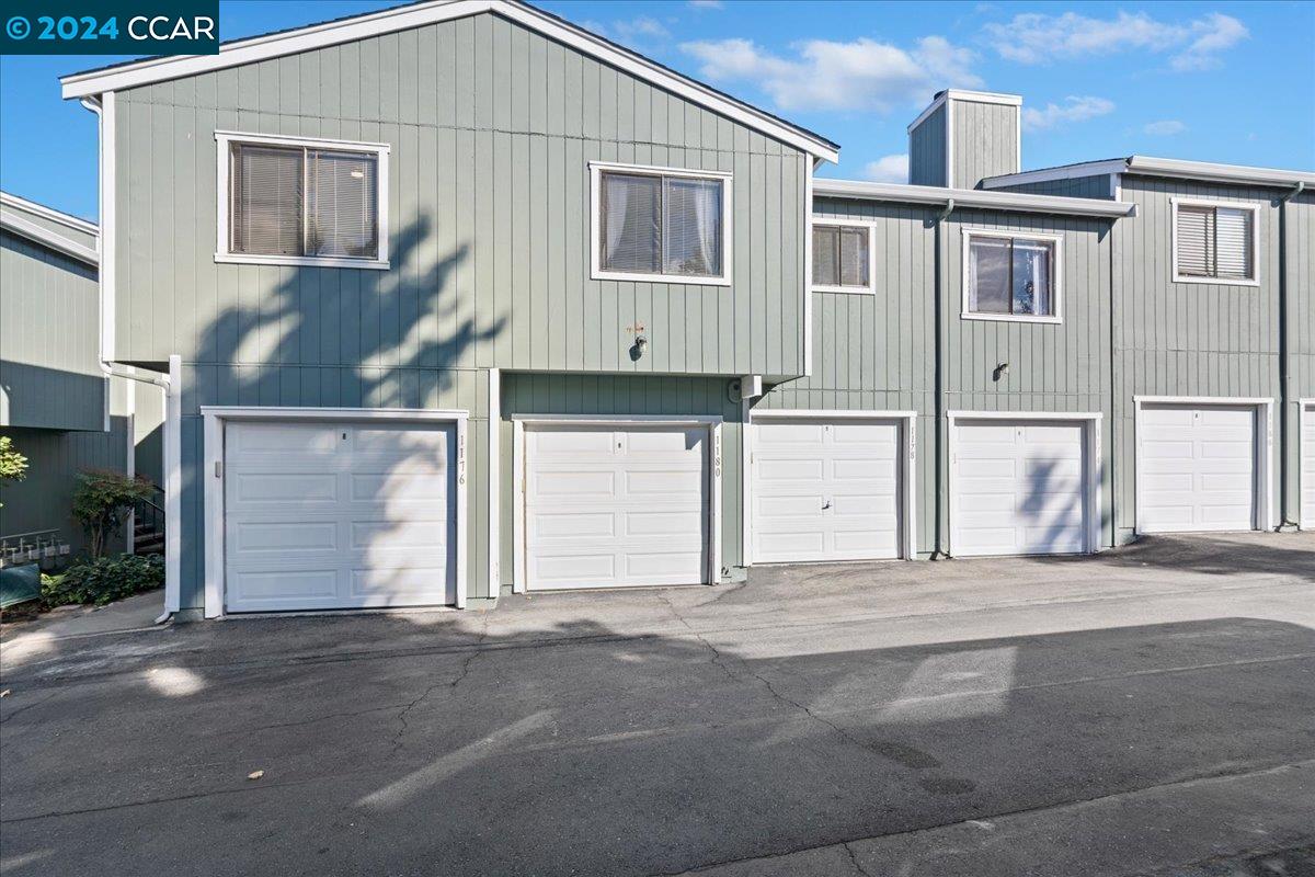 1180 Maywood Ln