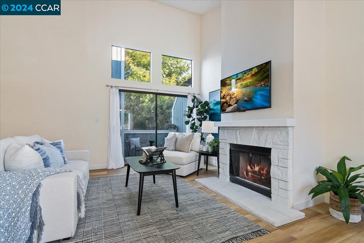 1180 Maywood Ln