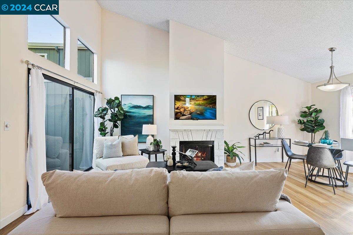 1180 Maywood Ln