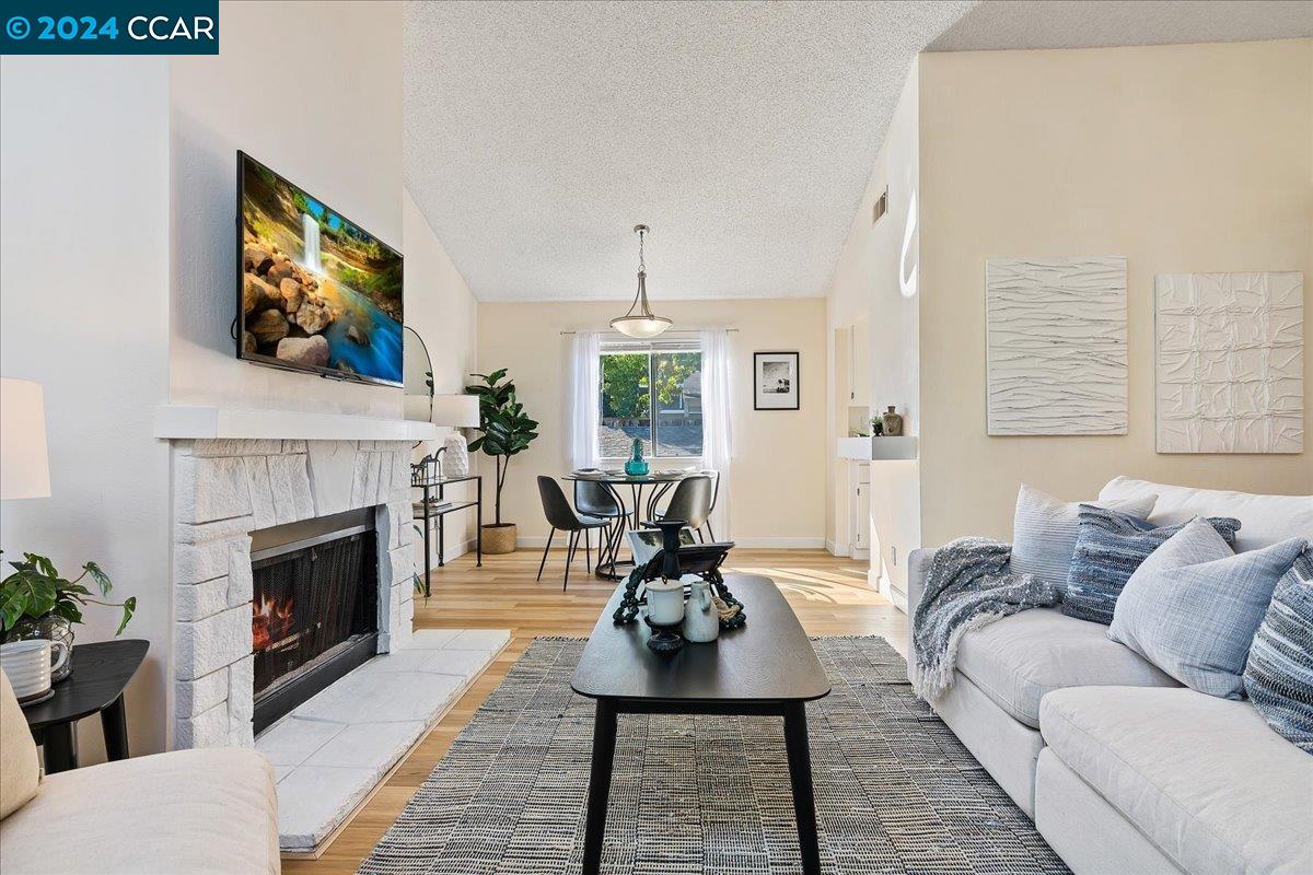 1180 Maywood Ln