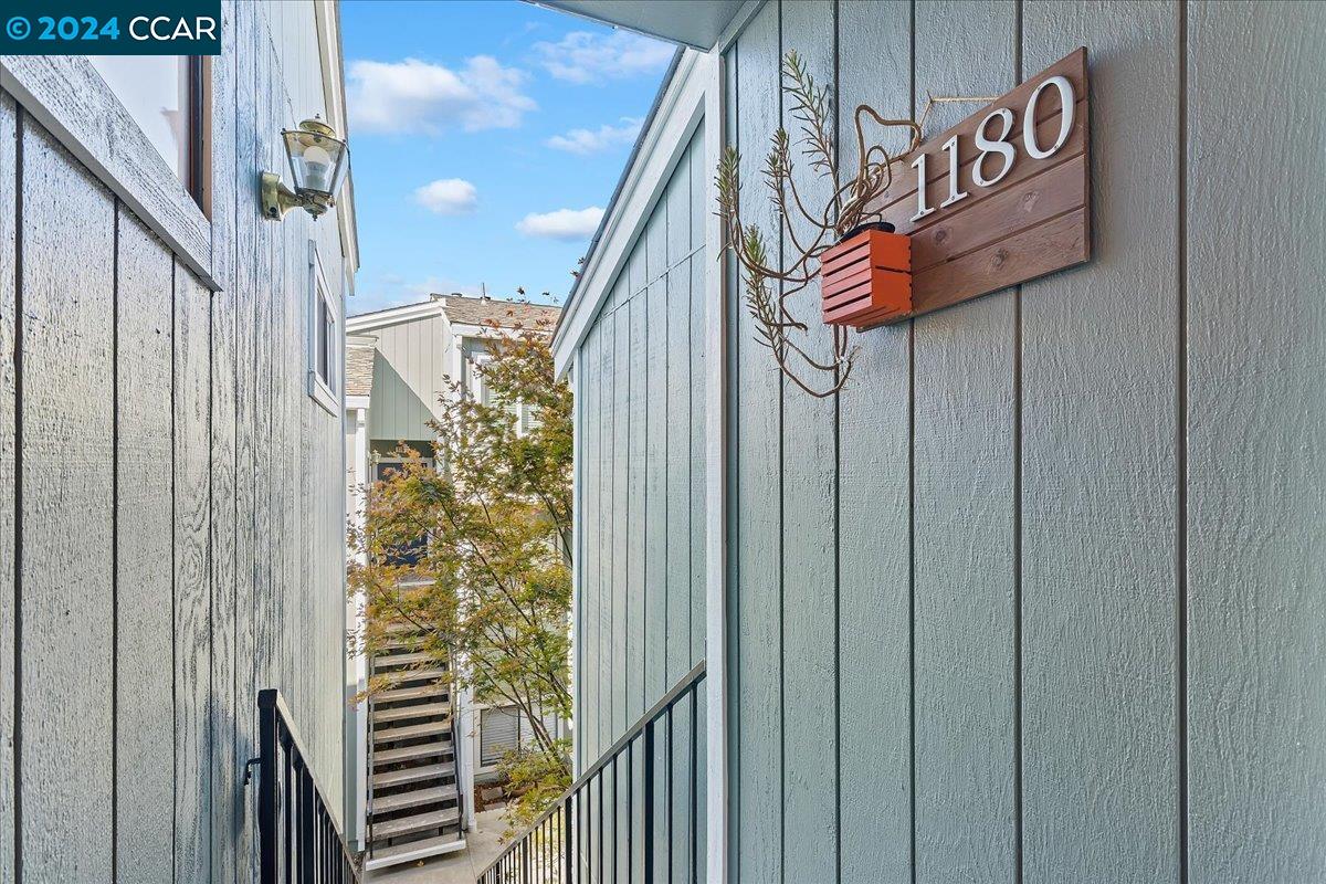1180 Maywood Ln