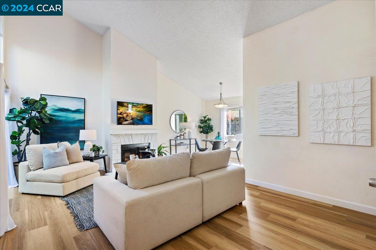 1180 Maywood Ln