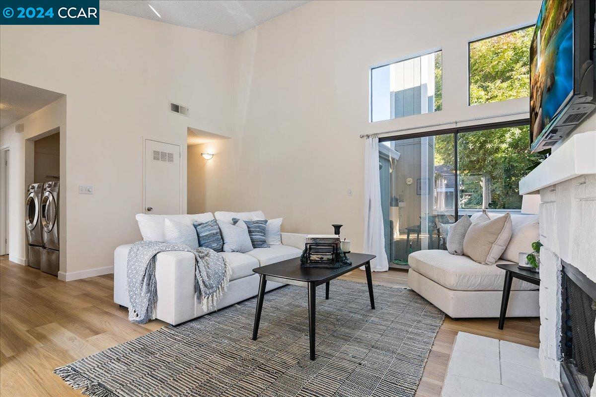 1180 Maywood Ln