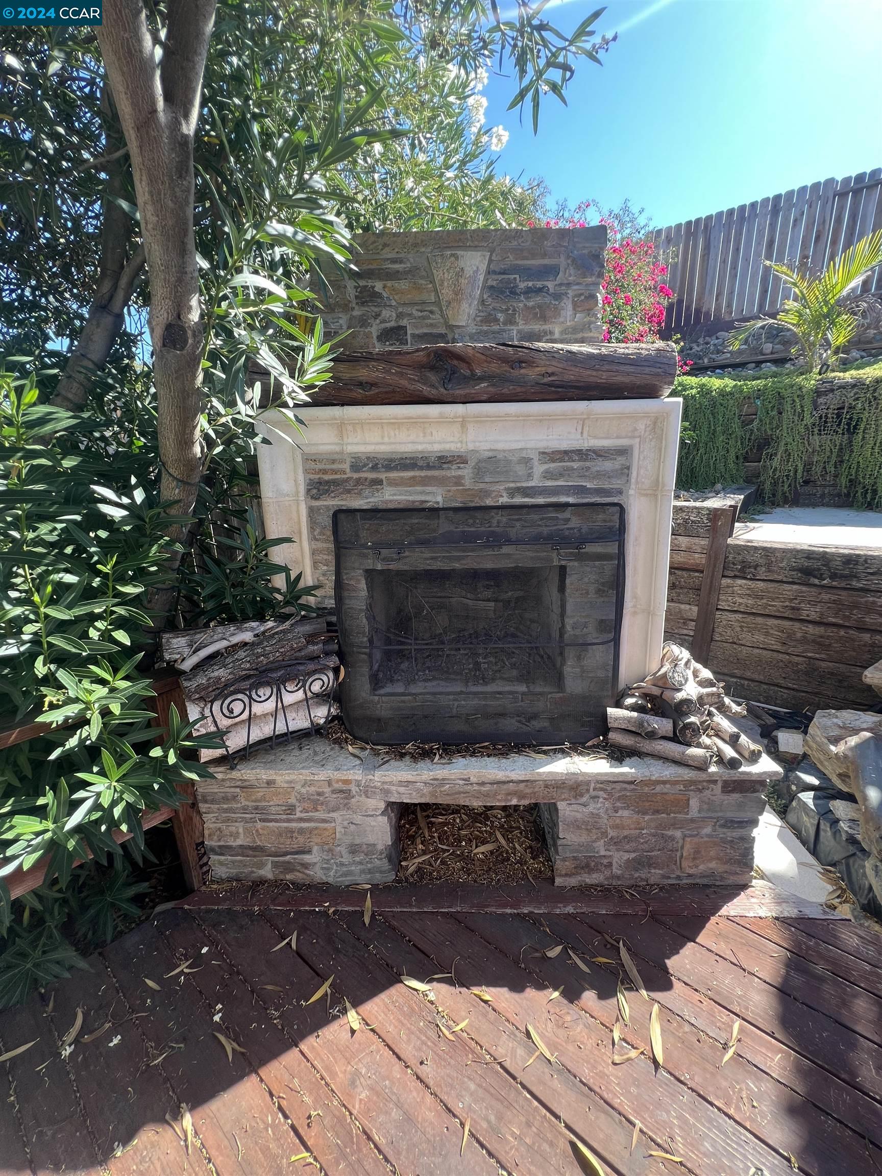 873 Santa Susana Way