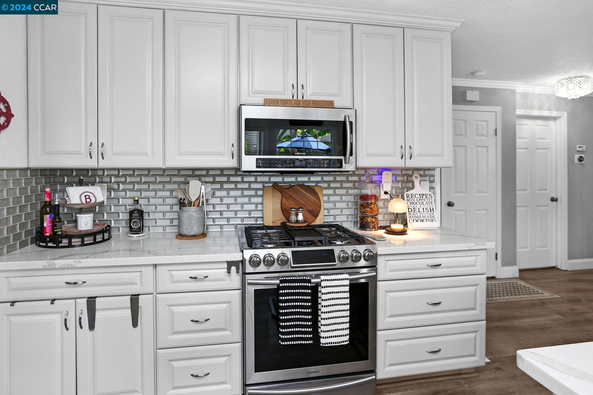 1004 New Holland CT