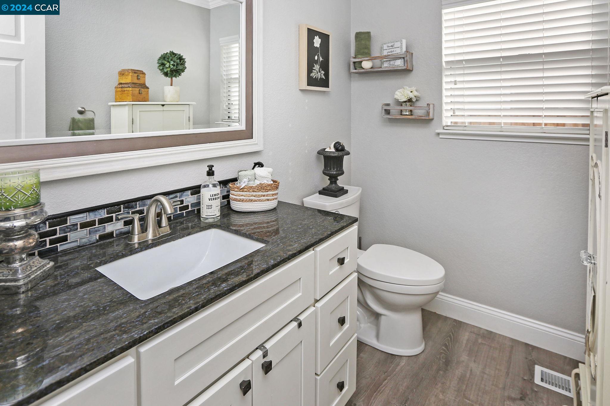 1004 New Holland CT