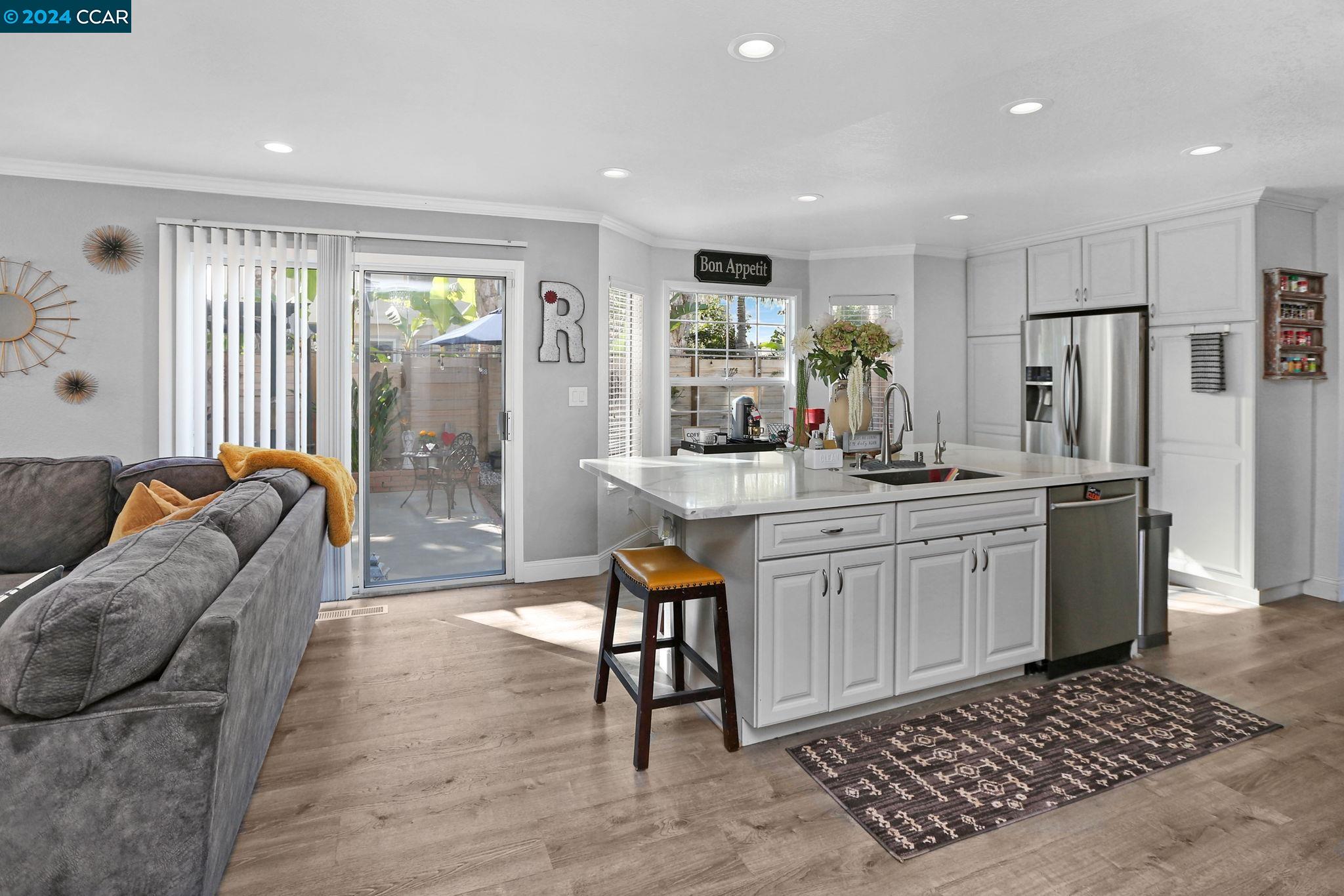 1004 New Holland CT